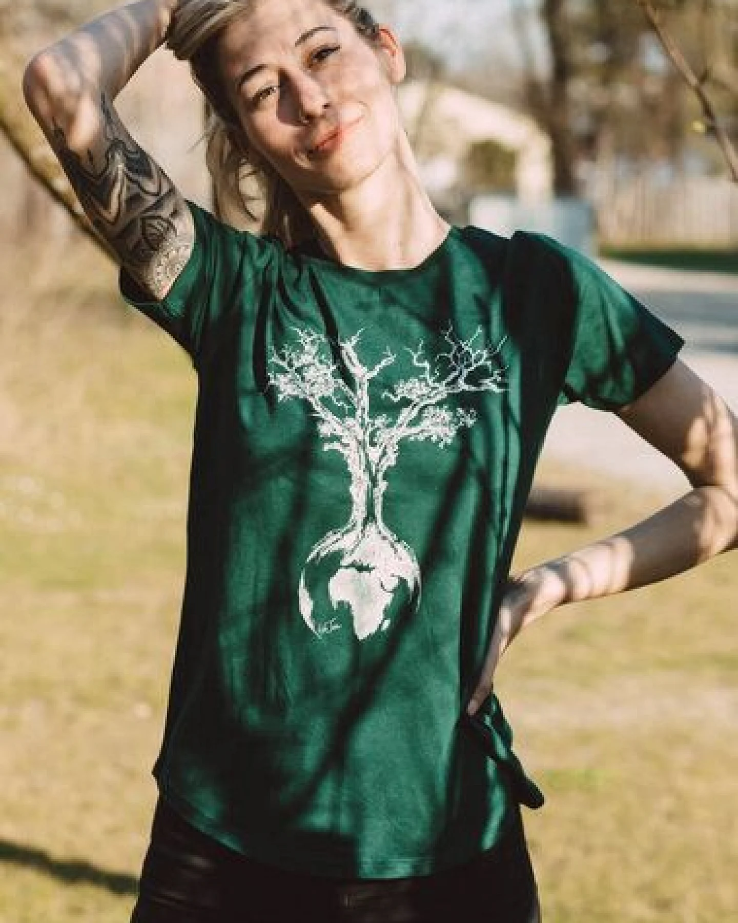 Life-Tree Fairwear Ecovero Shirt Women Bottle Green Weltenbaum – Ansicht 4