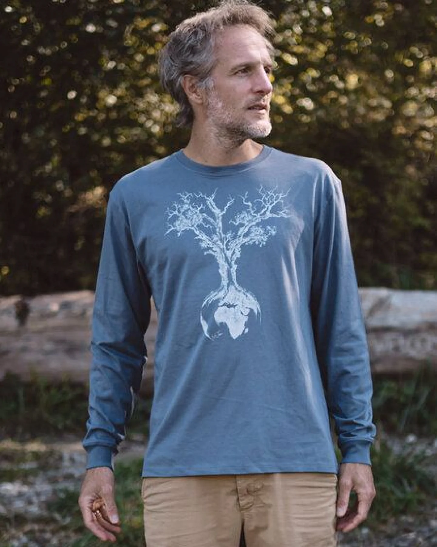 Life-Tree Longsleeve aus Biobaumwolle Fairwear für Herren "Weltenbaum" in Faded Navy Blau – Ansicht 3
