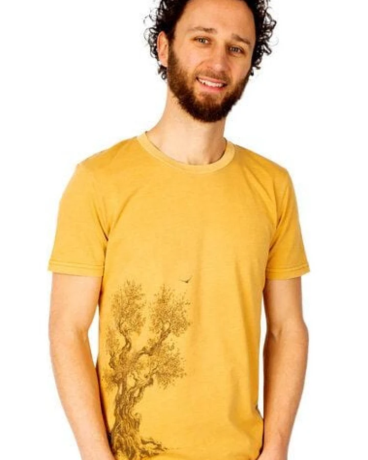 Life-Tree Shirt aus Biobaumwolle Fairwear für Herren "Olive Tree" in Ocre-Gelb