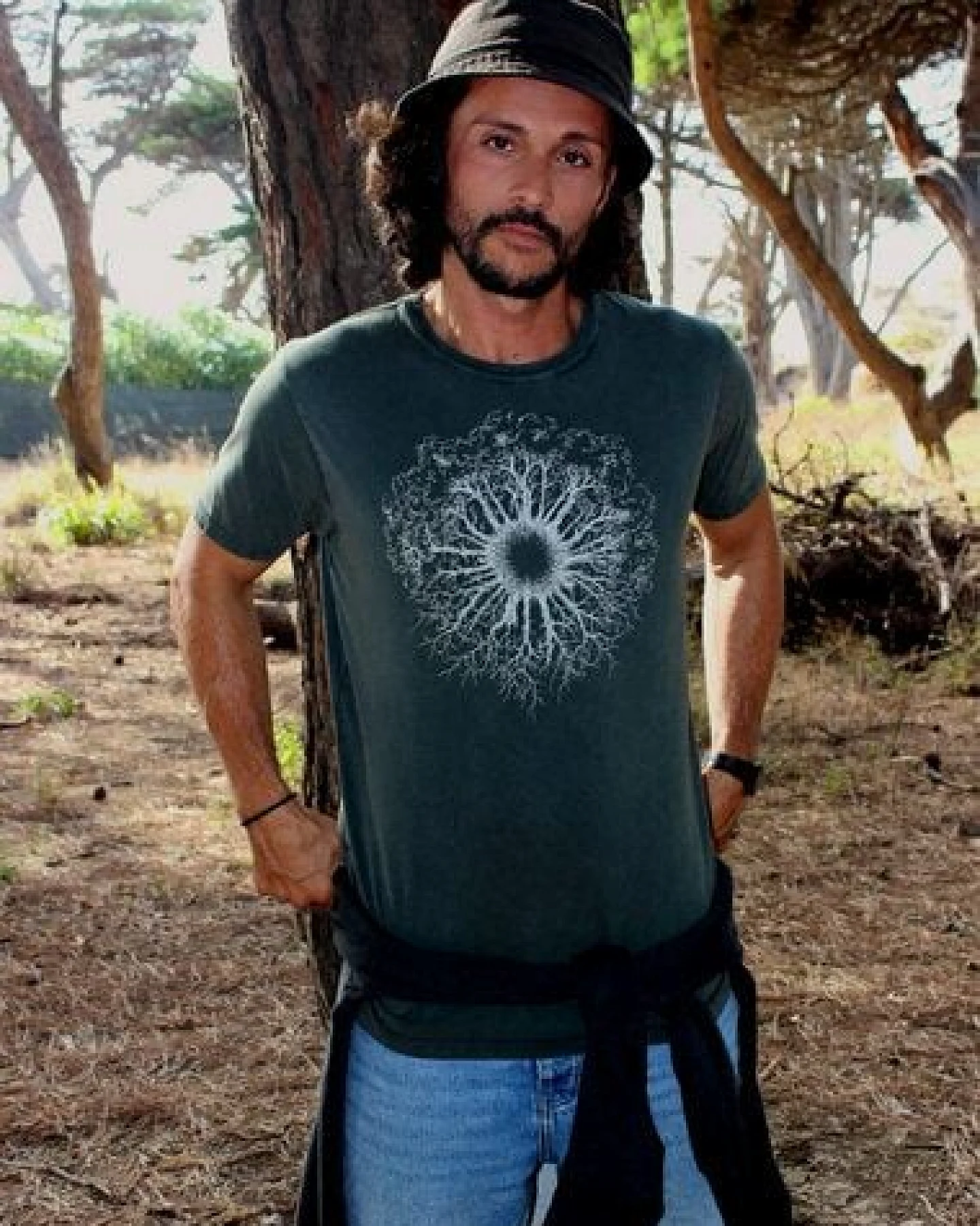 Life-Tree Shirt aus Biobaumwolle Fairwear für Herren "WoodenIris" in Washed Red/Green – Ansicht 4