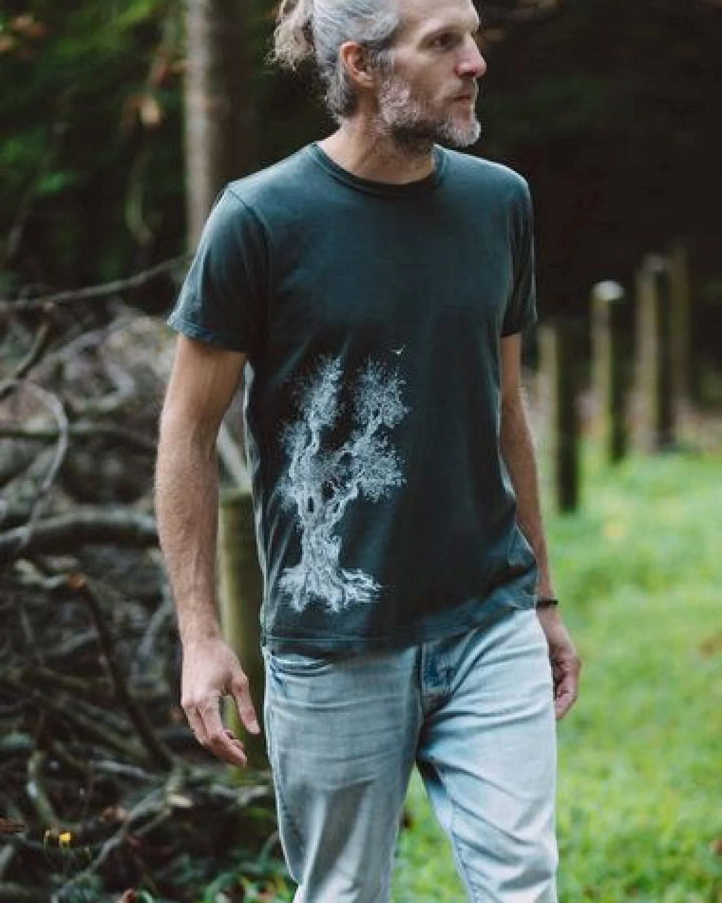 Life-Tree Shirt aus Biobaumwolle für Herren "Olive Tree" in Washed Green/Blue – Ansicht 2