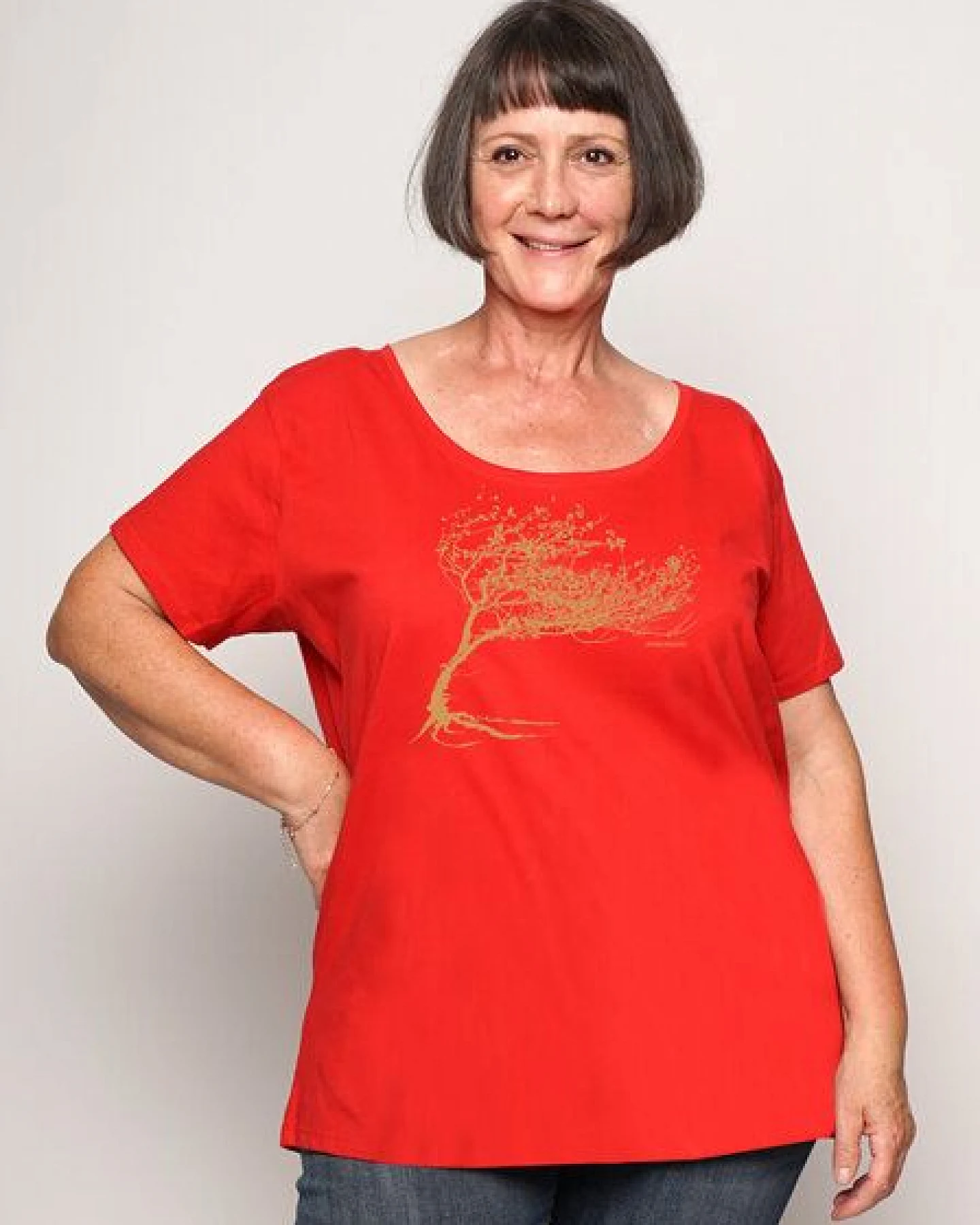 Peaces.bio - handbedruckte Biomode Bio-Damen-Loosefit-T-Shirt Windy Tree – Ansicht 2