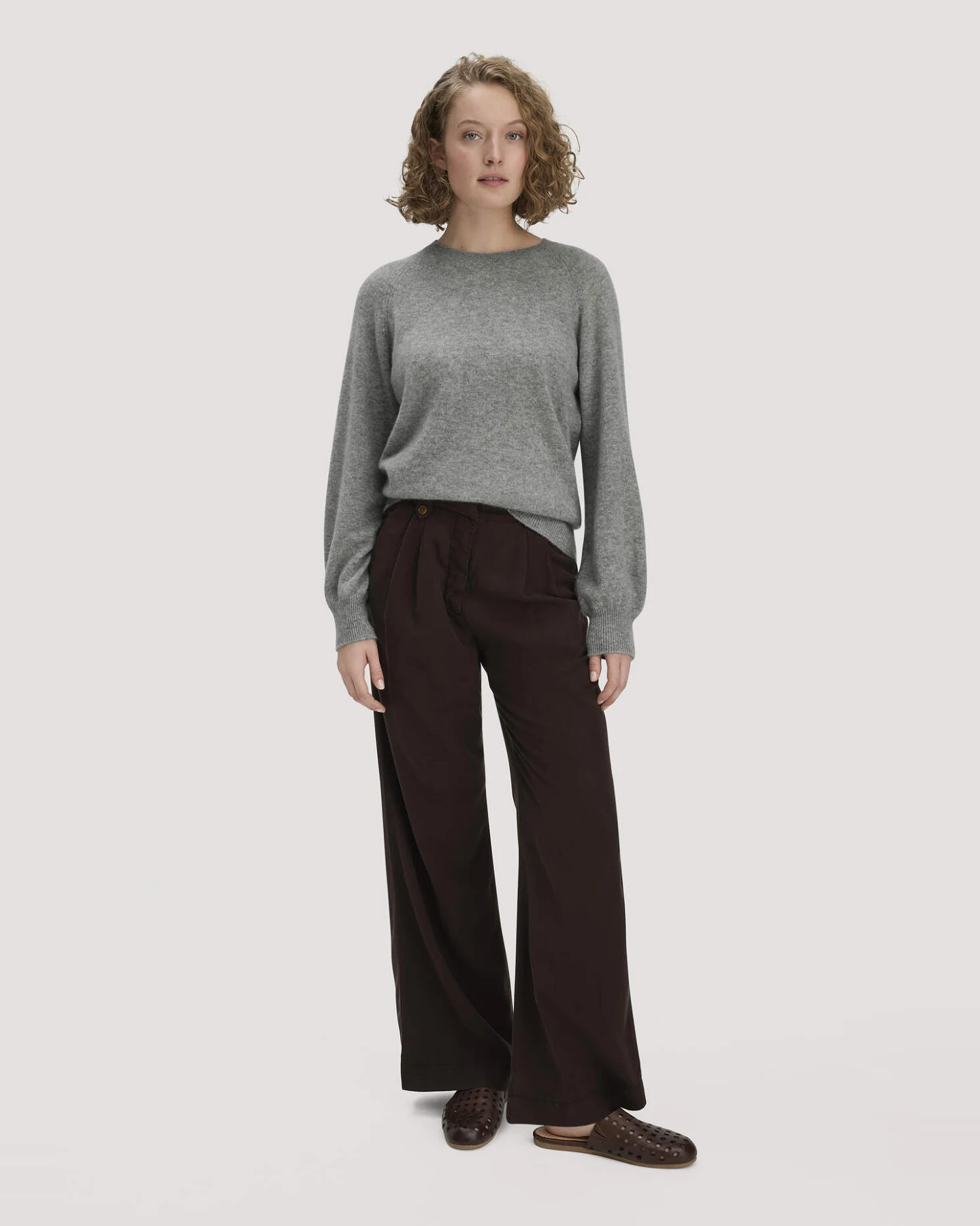 hessnatur Damen Strick Pullover Relaxed BETTER RECYCLING aus Cashmere - grau - Größe M – Ansicht 2