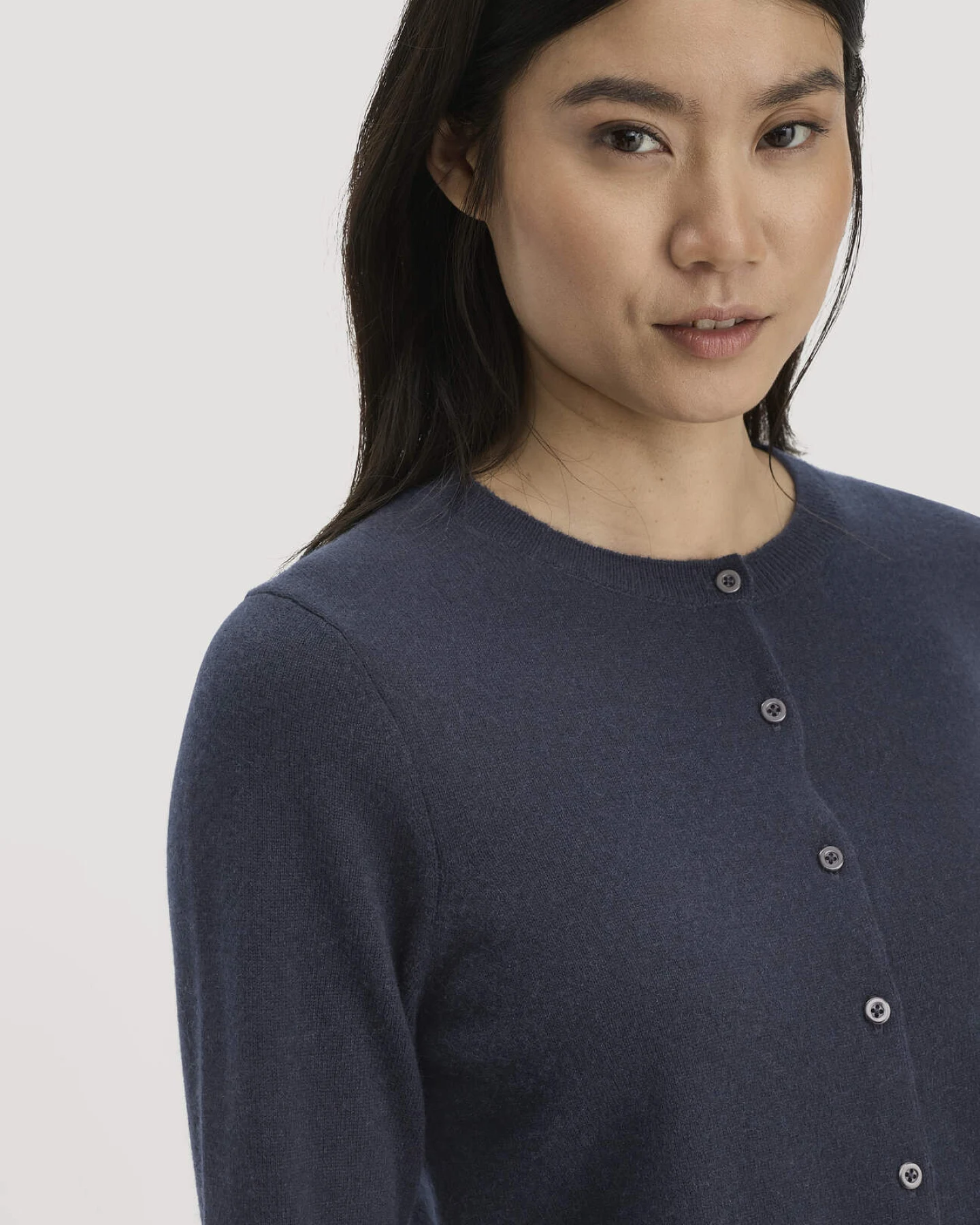 hessnatur Damen Strick Jacke Regular aus Cashmere mit Recyclinganteil - blau - Größe M – Ansicht 4