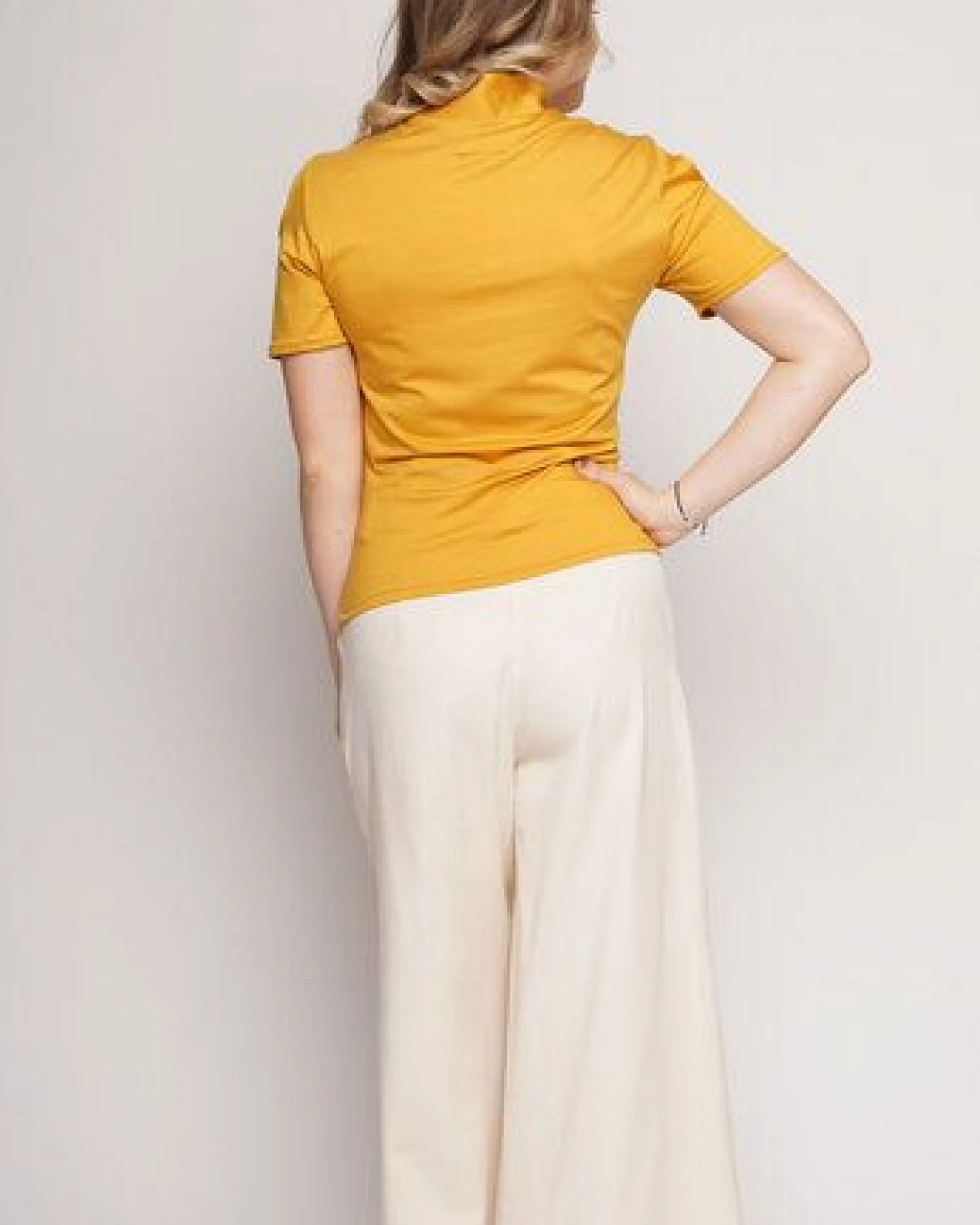 Peaces.bio - handbedruckte Biomode Elegante Stehkragenbluse – Ansicht 2