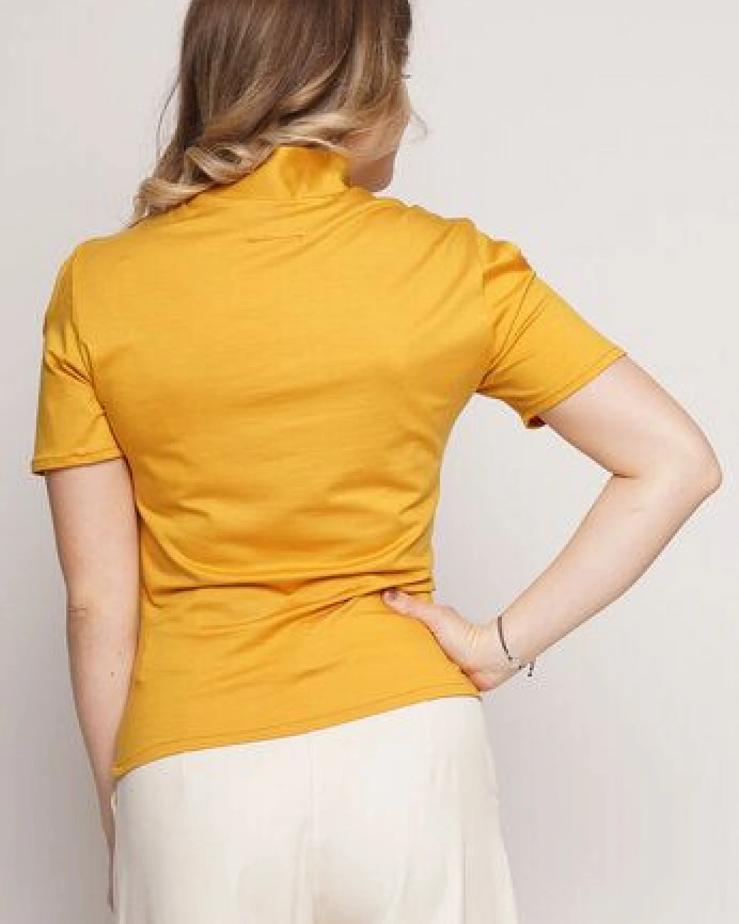 Peaces.bio - handbedruckte Biomode Elegante Stehkragenbluse – Ansicht 2