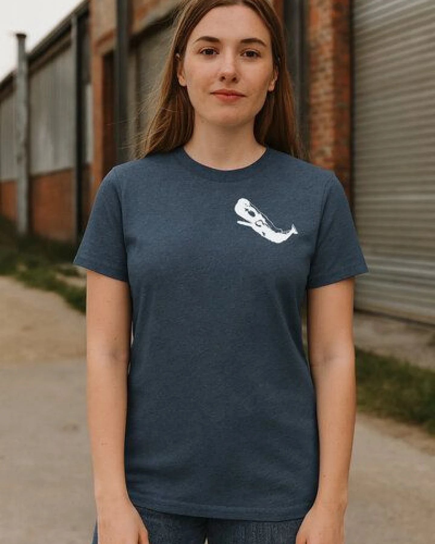 ilovemixtapes Nachhaltiges Unisex T-Shirt „Der kleine Wal“ Dark Heather Blue – Ansicht 3