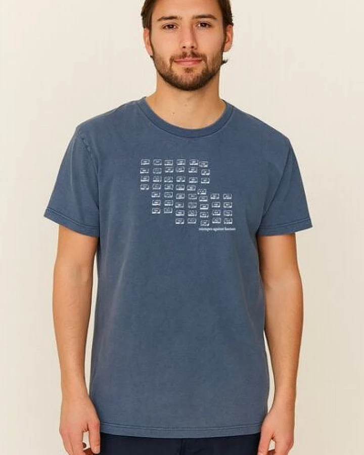 ilovemixtapes Unisex T-Shirt „Mixtapes Against Fascism“ – Bio-Baumwolle, Stone Washed Sage Green, Denim Blue & Black, Fair Wear