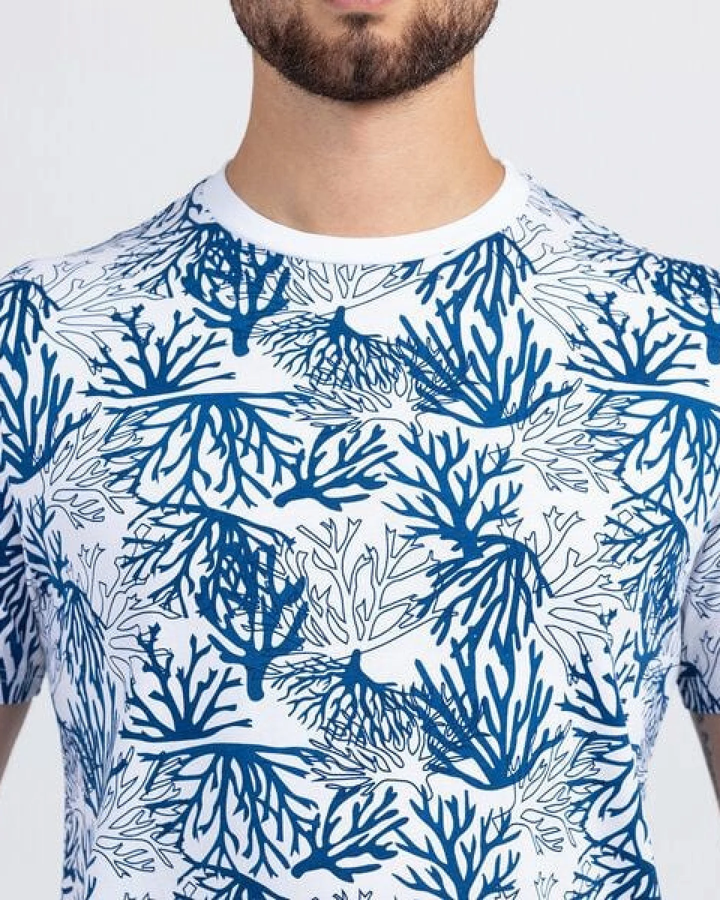 Lexi&Bö Koralle – T-Shirt für Herren mit Korallen-Allover-Print – Ansicht 4
