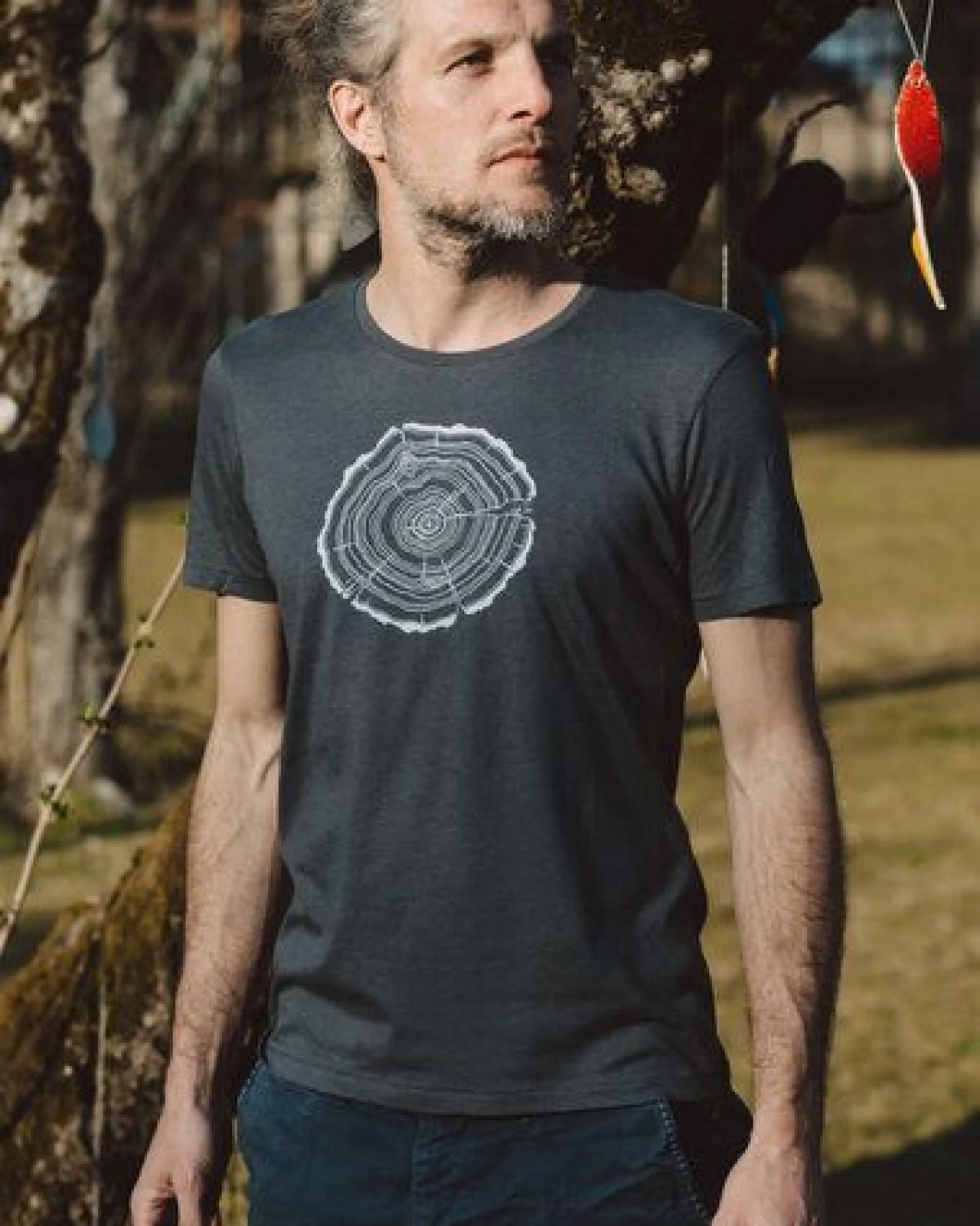 Life-Tree Modal Shirt Fairwear für Herren "Treeslice" in Anthrazit – Ansicht 2