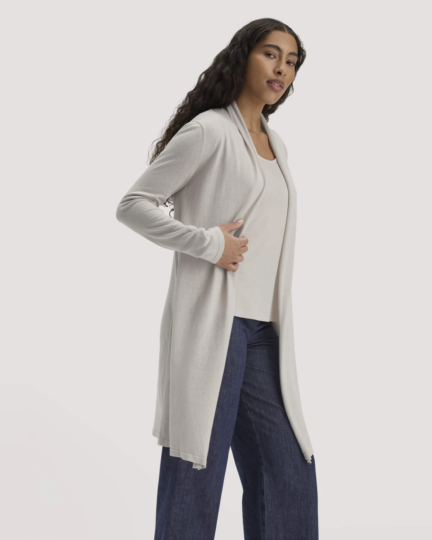 hessnatur Damen Strick Jacke Regular aus TENCEL™ Lyocell und Bio-Baumwolle - beige - Größe L – Ansicht 3