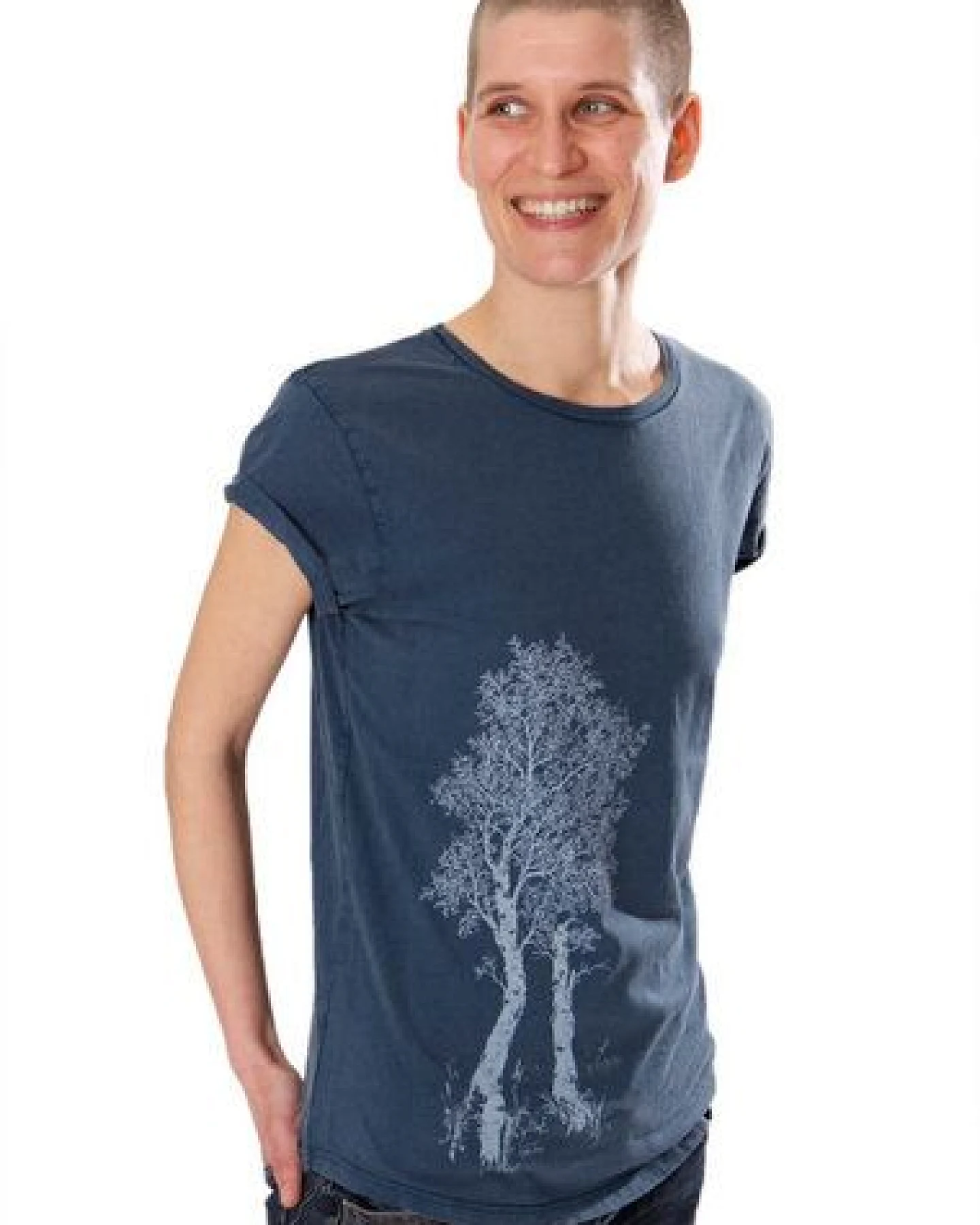 Life-Tree Shirt aus Biobaumwolle Fairwear für Damen "Birke" in Washed Blue/Washed Red/Washed Green – Ansicht 3