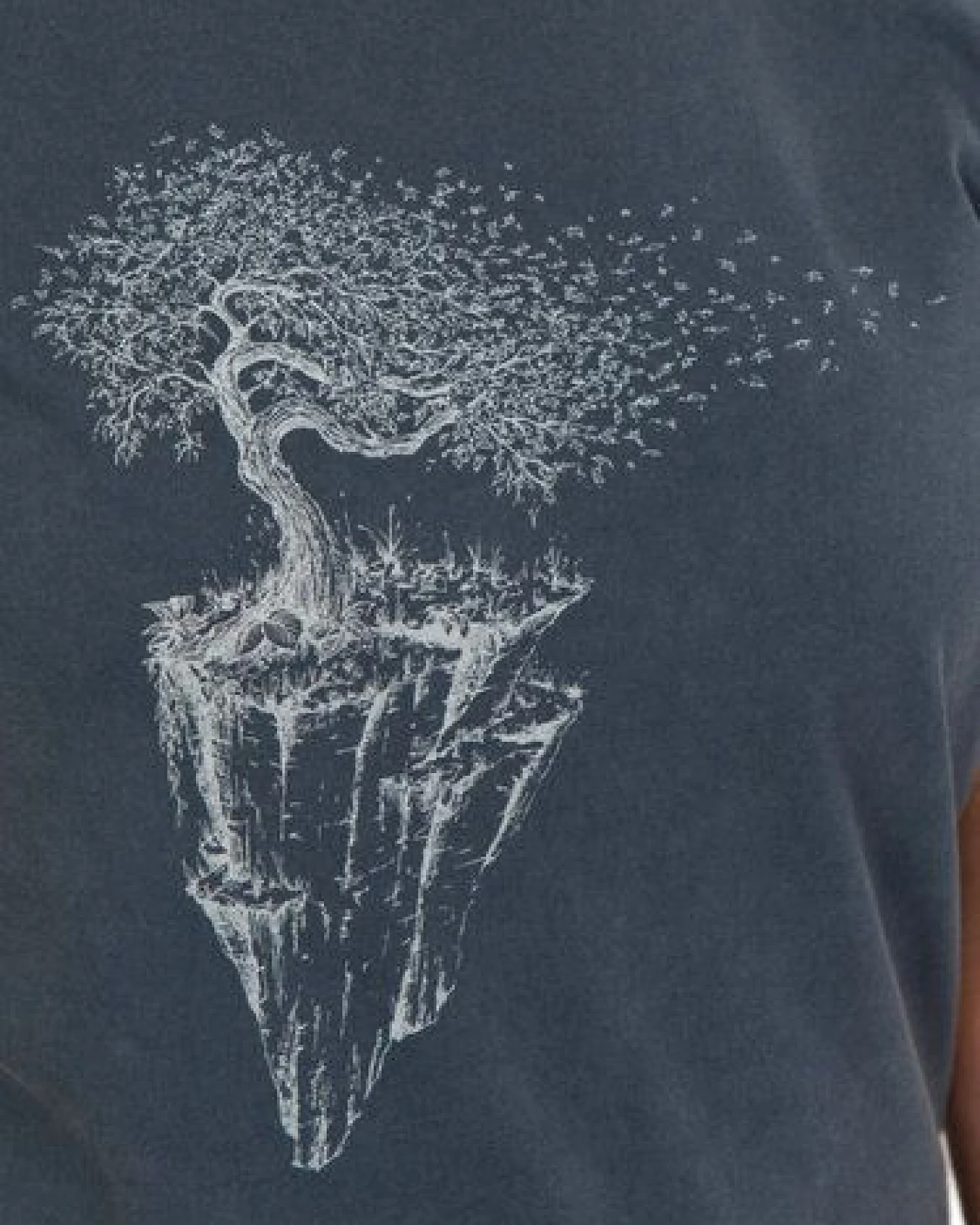 Life-Tree Shirt aus Biobaumwolle Fairwear für Damen "Maple Island" in Washed Green/Washed Blue/Washed Red – Ansicht 4