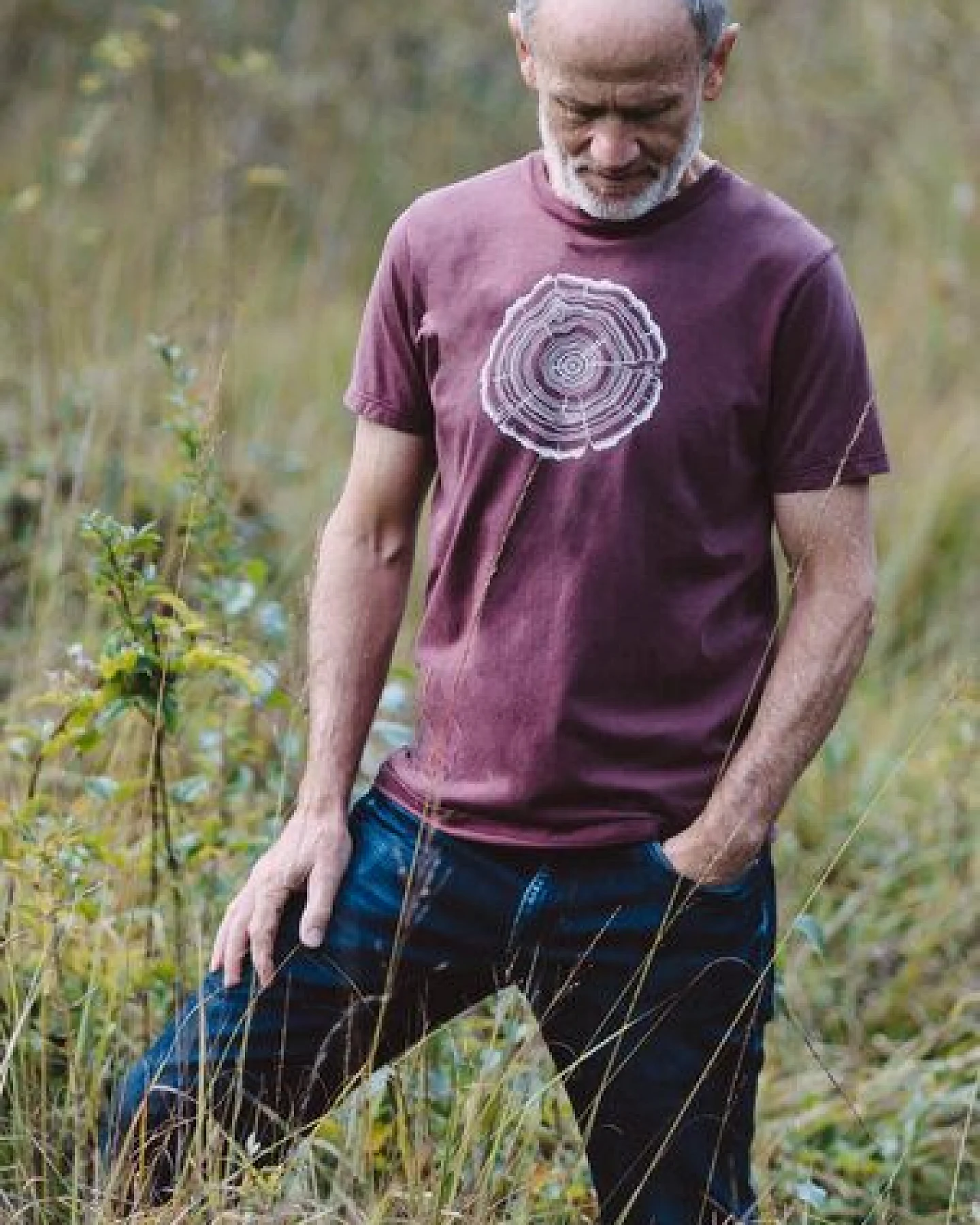 Life-Tree Shirt aus Biobaumwolle Fairwear für Herren "Treeslice" in Washed White/Blue/Red/Green – Ansicht 2