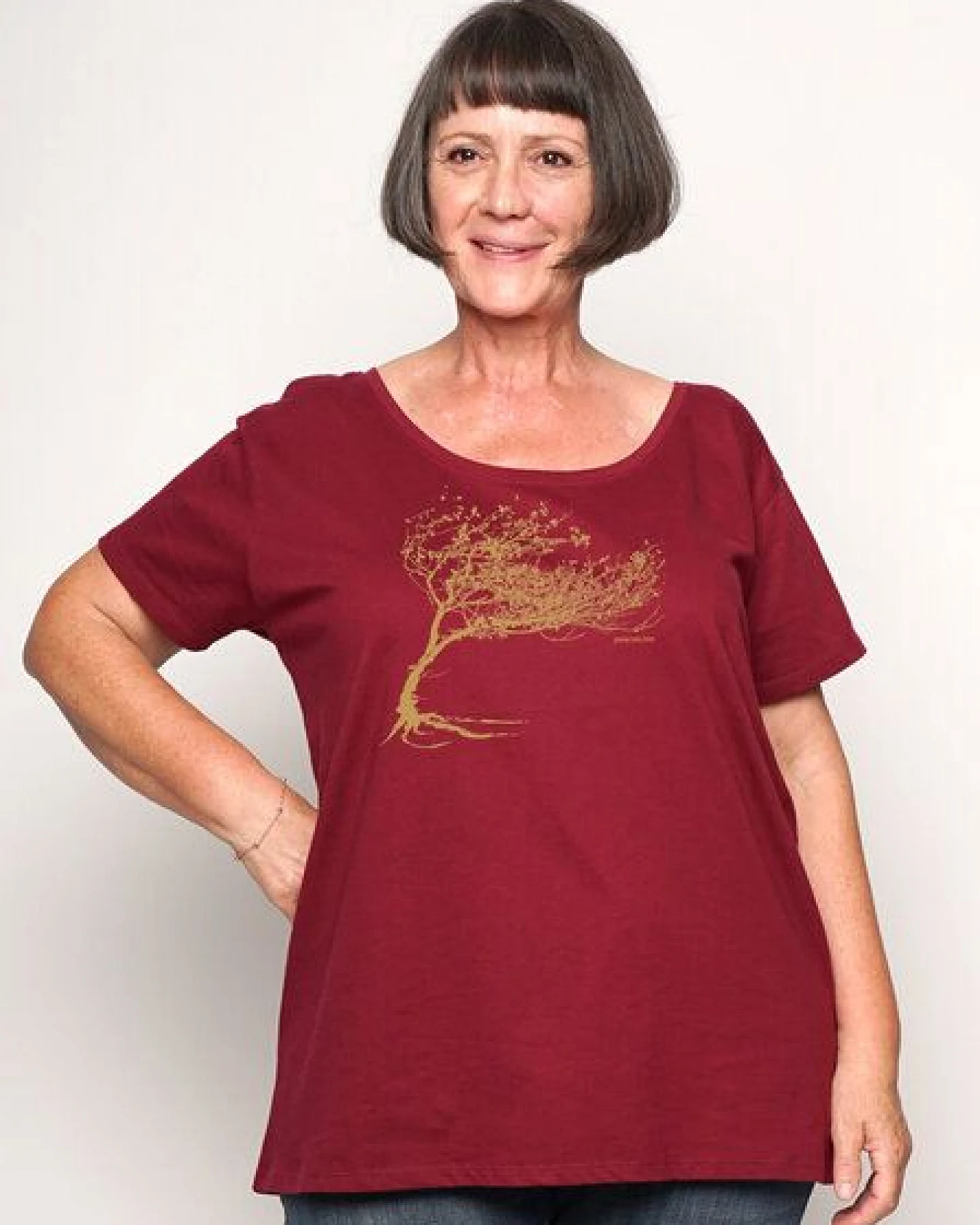 Peaces.bio - handbedruckte Biomode Bio-Damen-Loosefit-T-Shirt Windy Tree – Ansicht 2