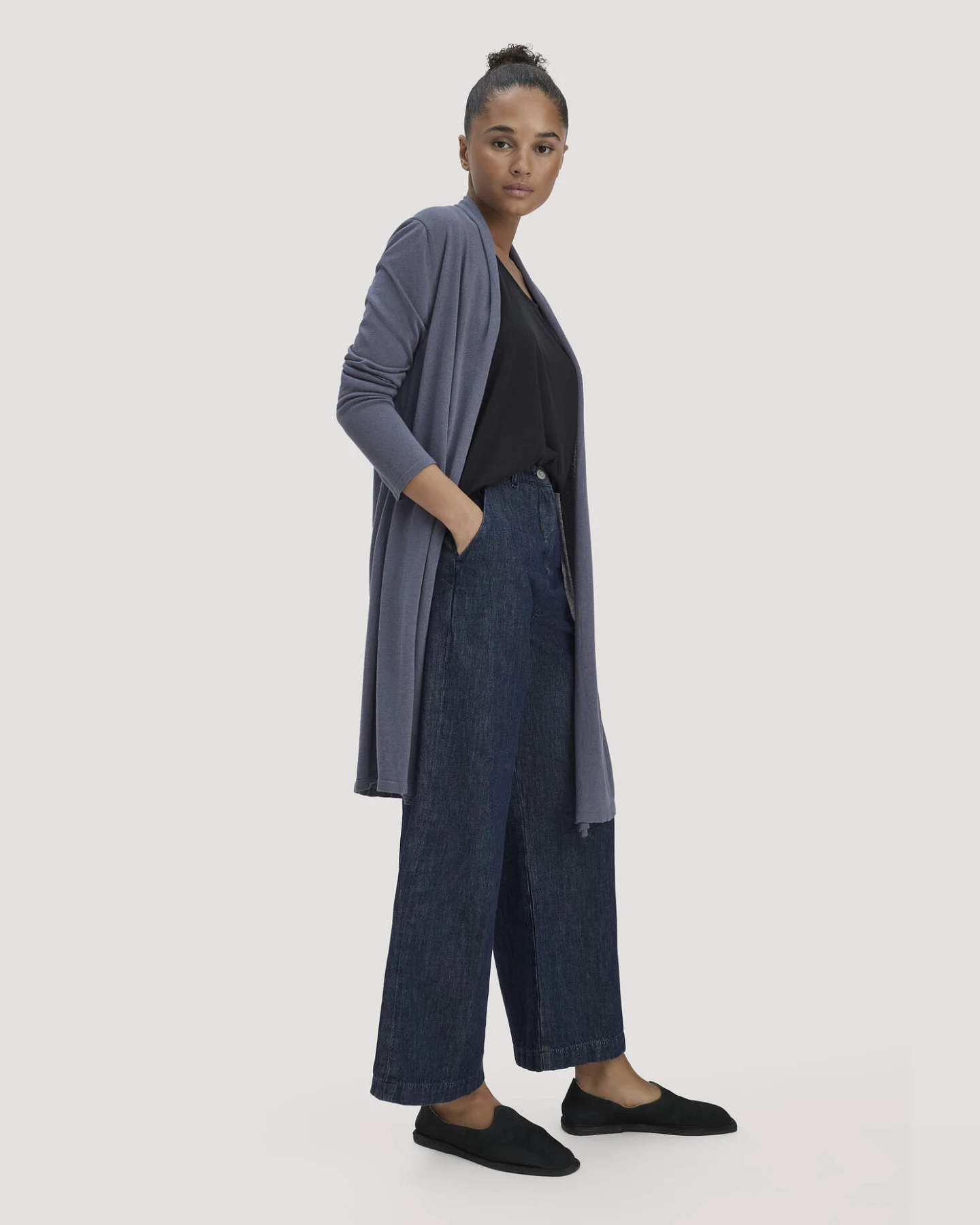 hessnatur Damen Strick Jacke Regular aus TENCEL™ Lyocell und Bio-Baumwolle - blau - Größe L – Ansicht 3