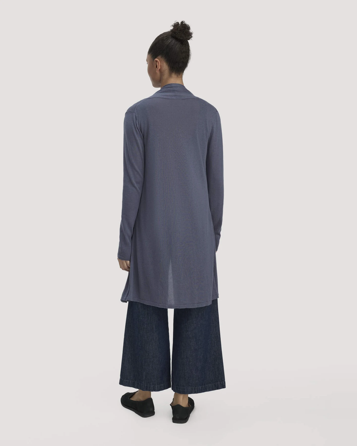 hessnatur Damen Strick Jacke Regular aus TENCEL™ Lyocell und Bio-Baumwolle - blau - Größe M – Ansicht 2