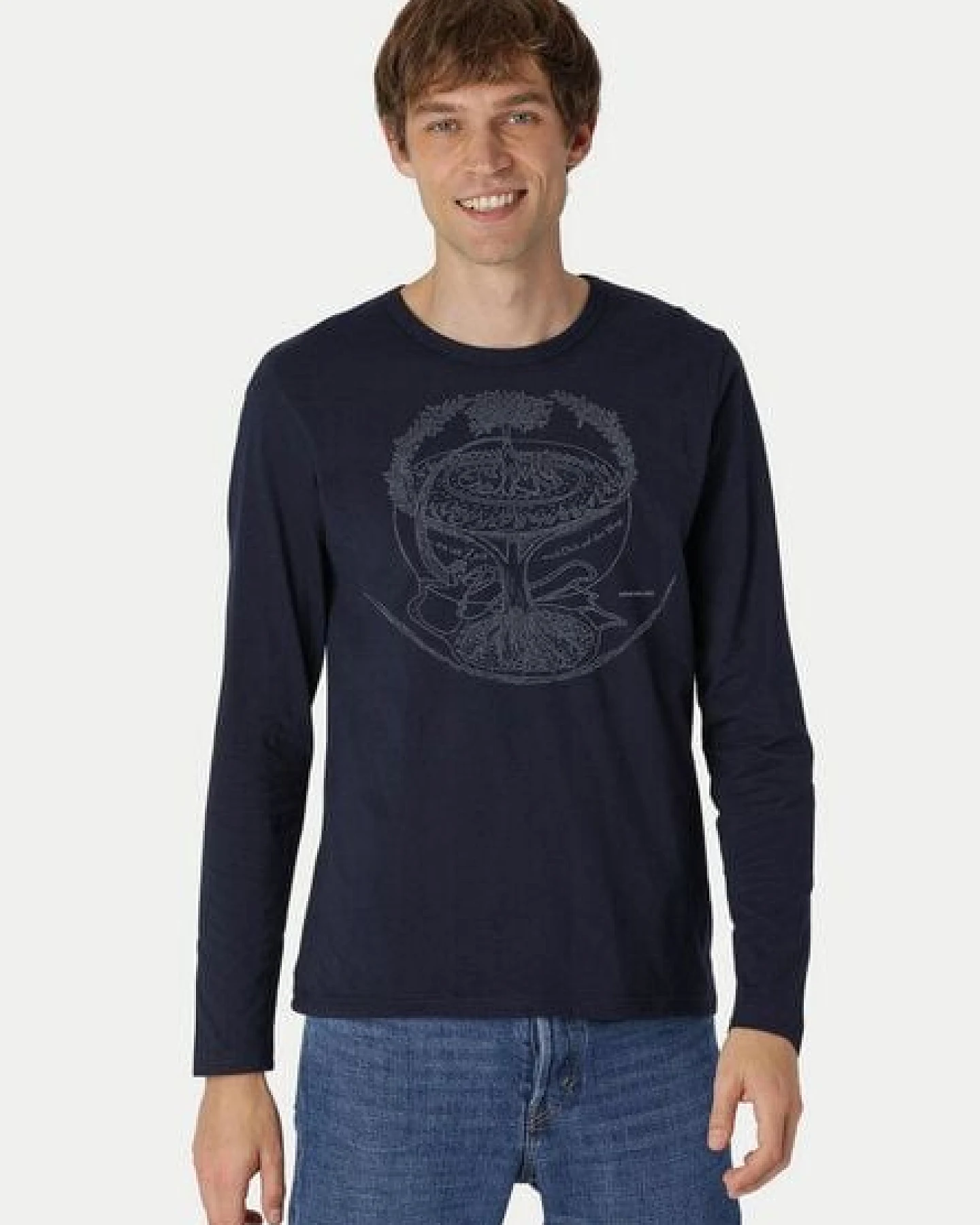 Peaces.bio - handbedruckte Biomode Bio-Herren-Langarmshirt "Weltenesche" – Ansicht 2