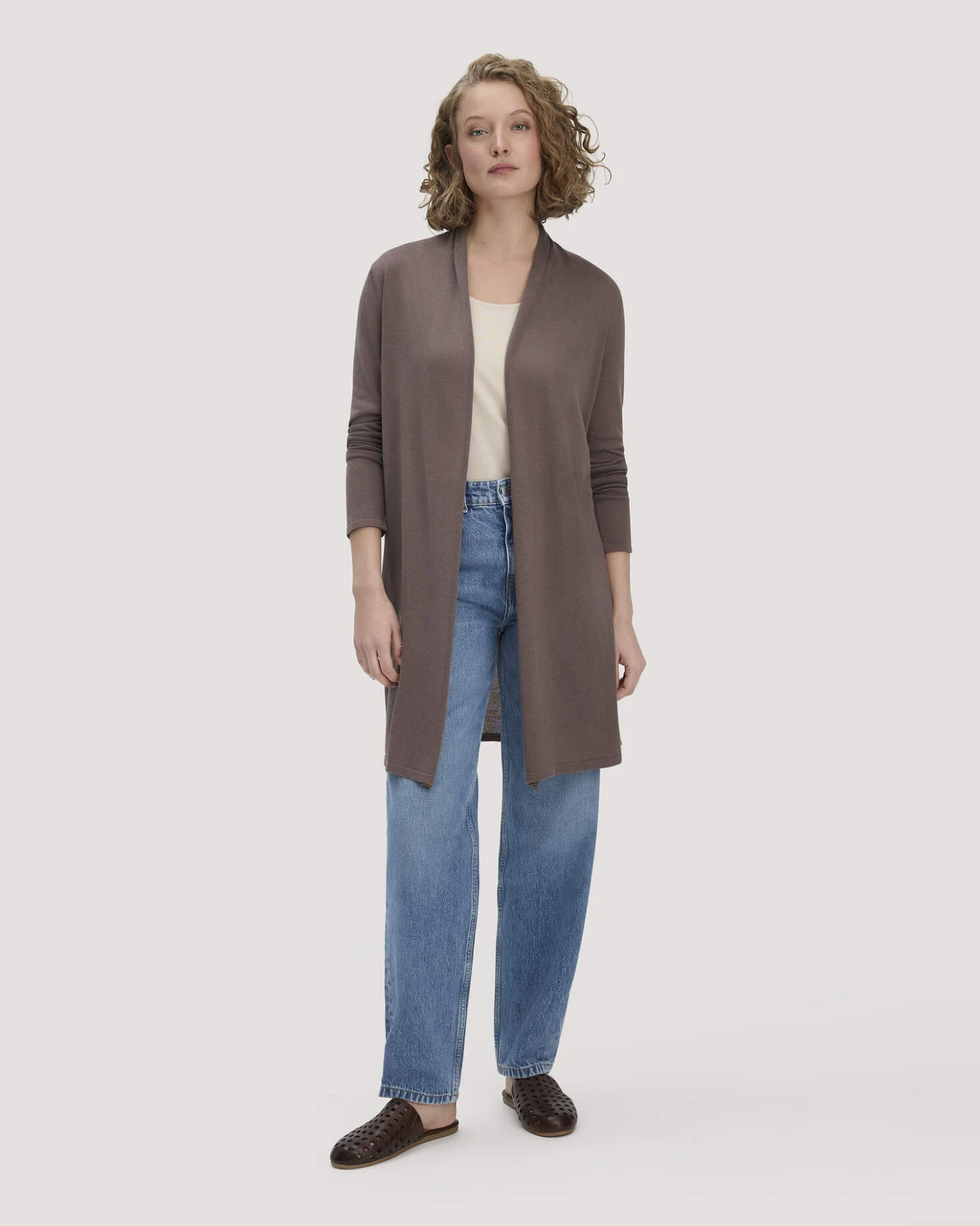 hessnatur Damen Strick Jacke Regular aus TENCEL™ Lyocell und Bio-Baumwolle - braun - Größe XL – Ansicht 3