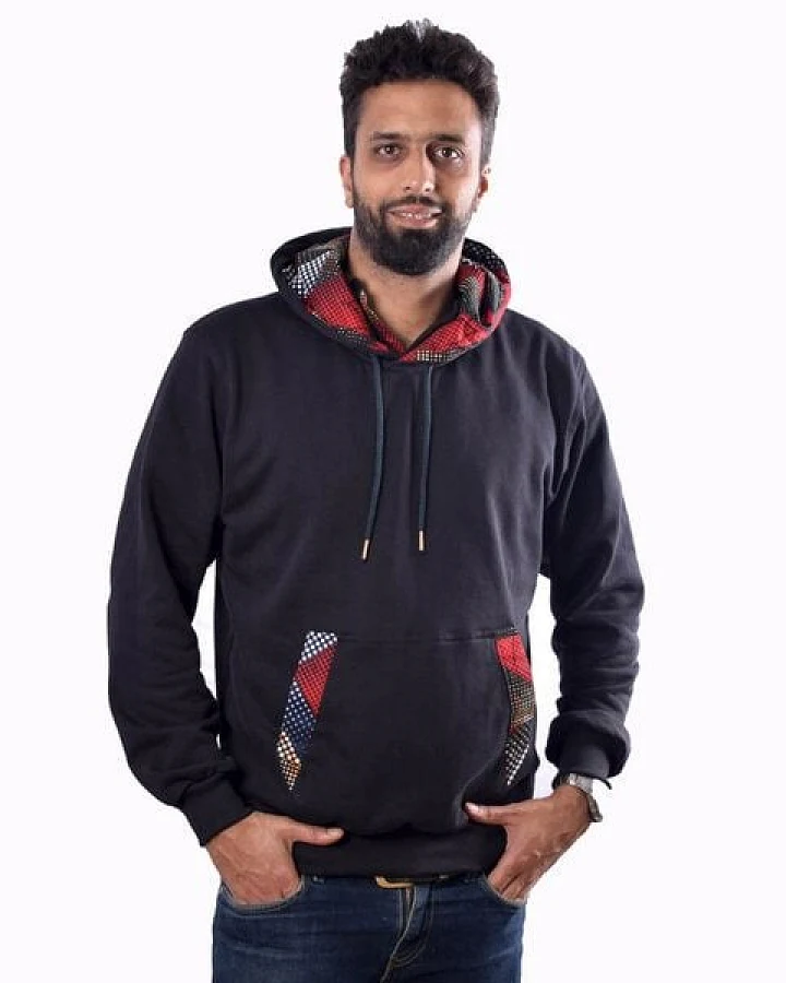 Africulture Hoodie "African Blood Moon" aus kuscheliger Baumwolle aus Mauritius und Westafrikanischen Kitenge Stoff Verzierungen