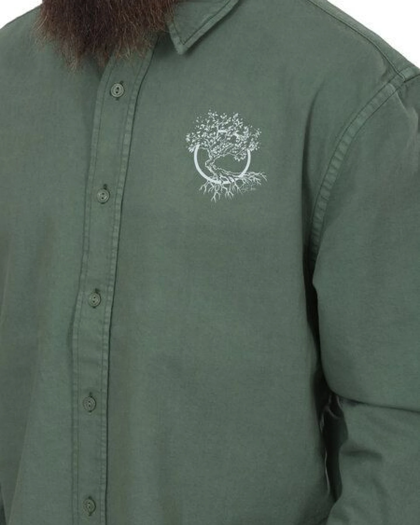 Life-Tree Hemd aus Biobaumwolle Fairwear für Herren "Olive" mit Brust-Logo in Green Bay Grün – Ansicht 2