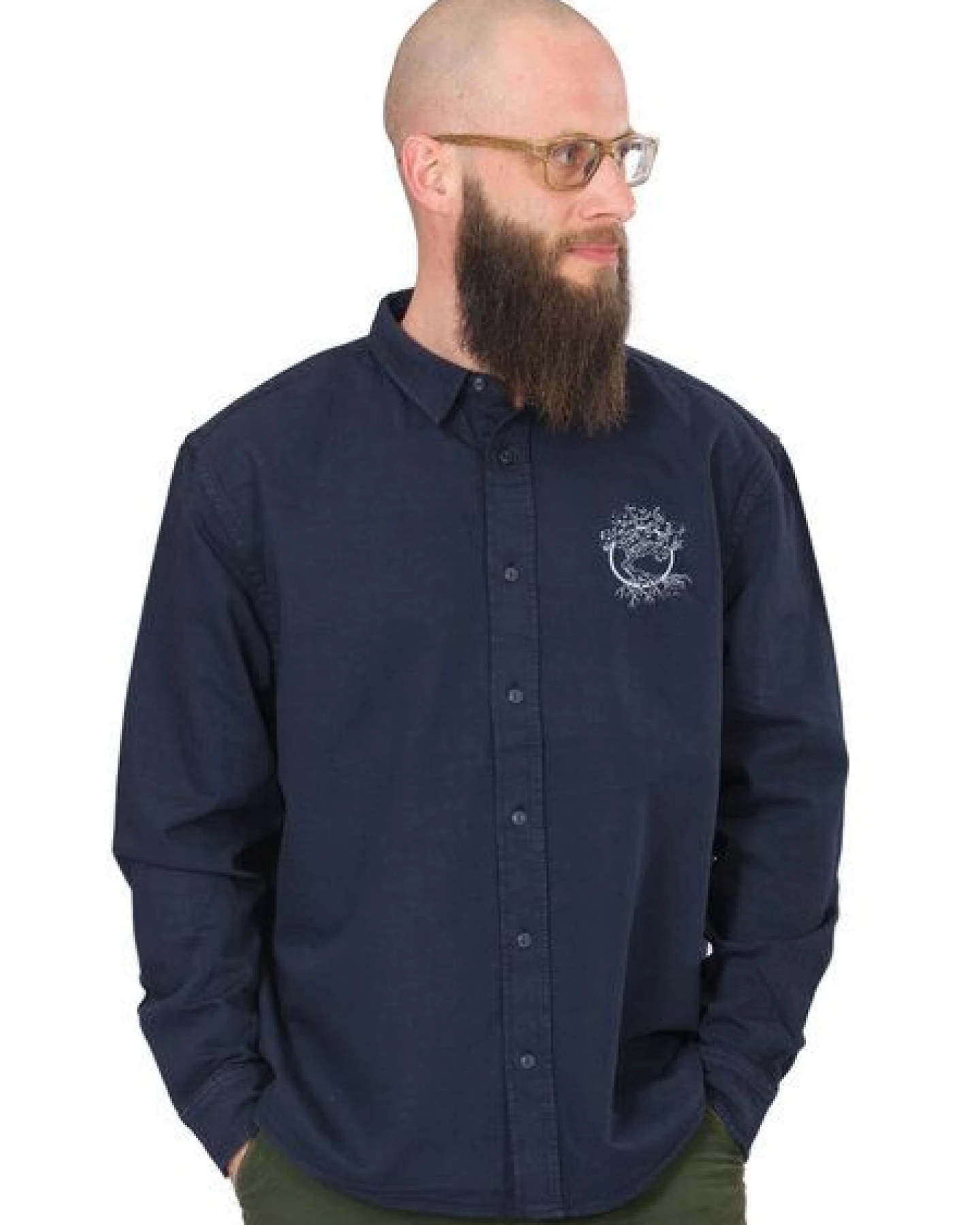 Life-Tree Hemd aus Biobaumwolle Fairwear für Herren "Olive" mit Brust-Logo in Navy Blau – Ansicht 3