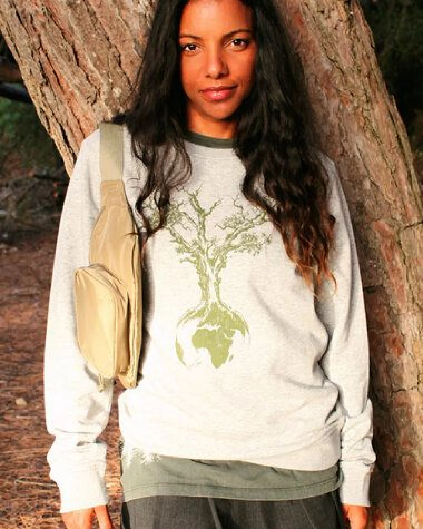Life-Tree Sweater aus Biobaumwolle Fairwear für Damen "Weltenbaum" in Heather Grey – Ansicht 2