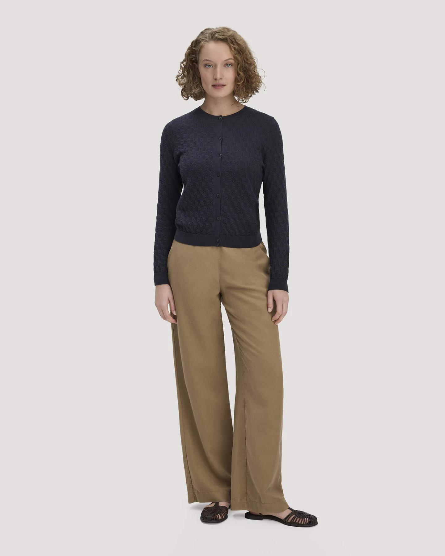 hessnatur Damen Strick Jacke Regular aus Bio-Baumwolle mit Merinowolle - blau - Größe M – Ansicht 2