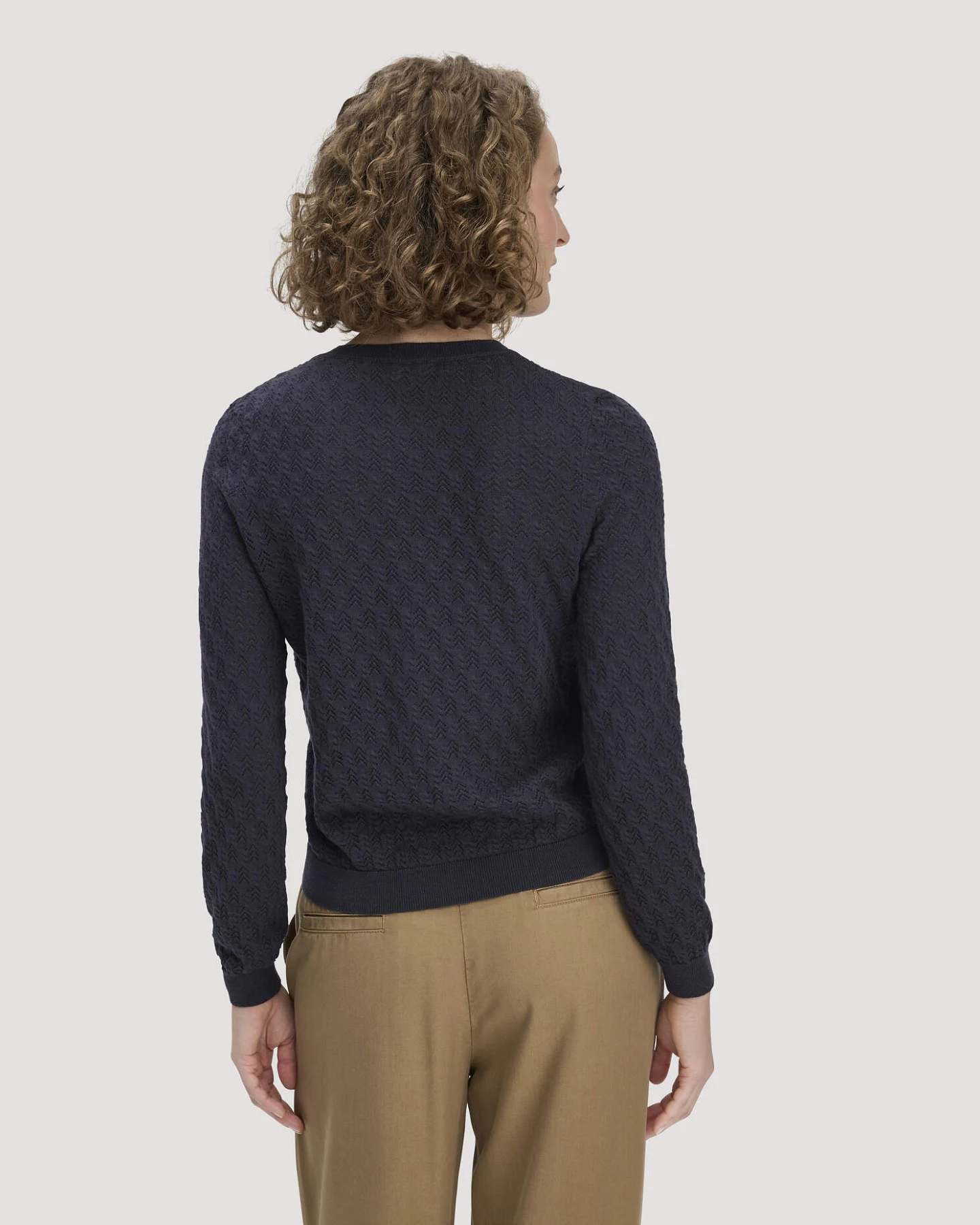 hessnatur Damen Strick Jacke Regular aus Bio-Baumwolle mit Merinowolle - blau - Größe S – Ansicht 3