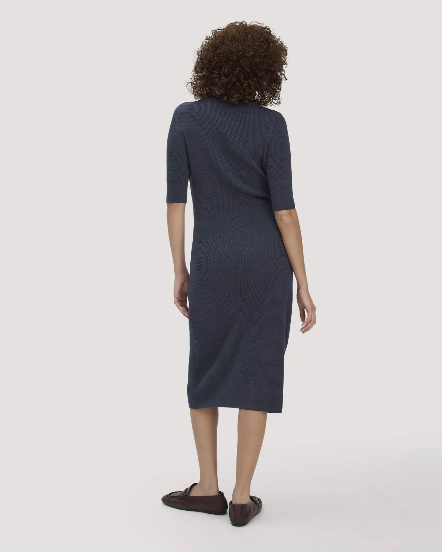 hessnatur Damen Strick Kleid Regular aus Bio-Baumwolle und Wolle - blau - Größe S – Ansicht 2