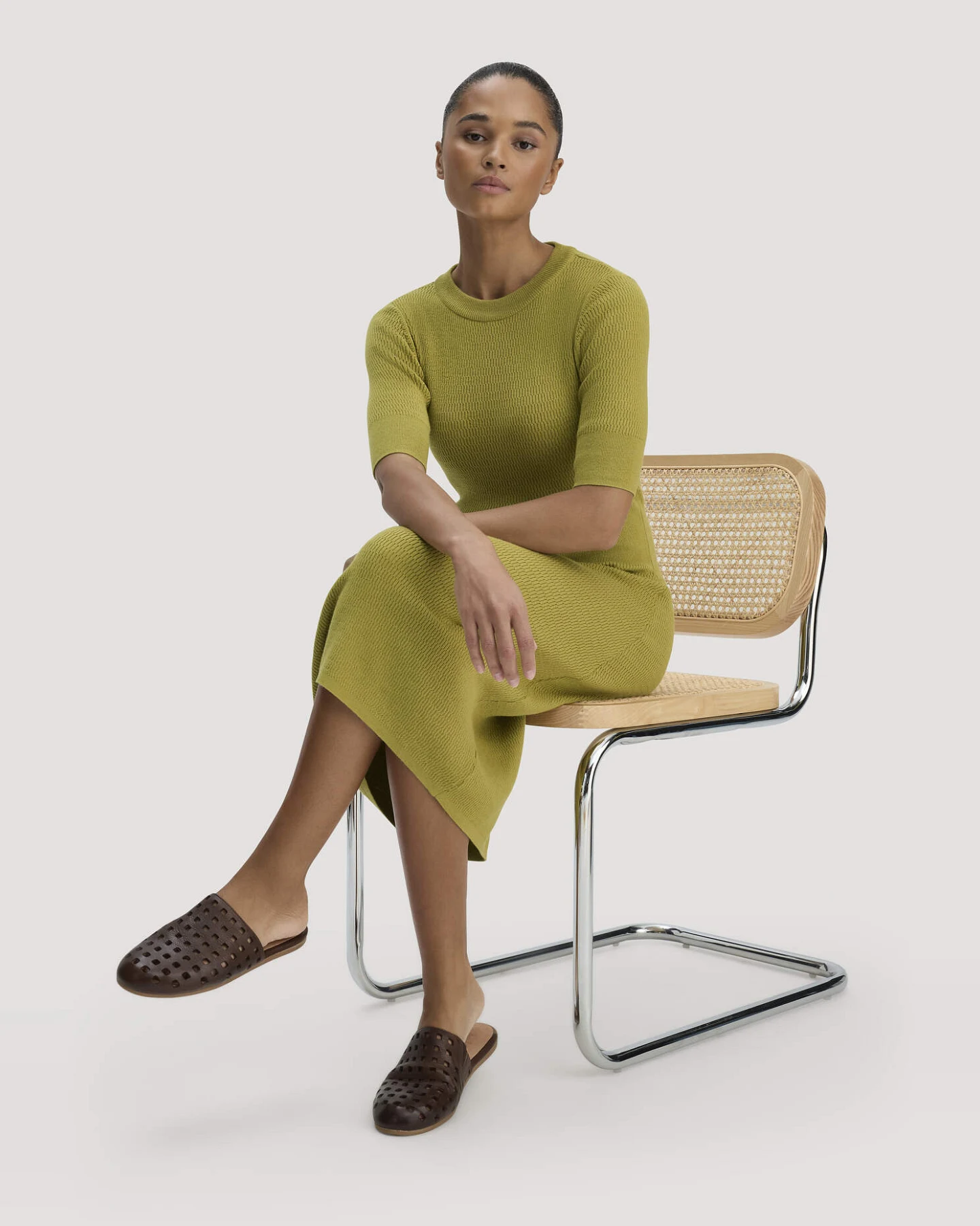 hessnatur Damen Strick Kleid Regular aus Bio-Baumwolle und Wolle - grün - Größe M – Ansicht 4