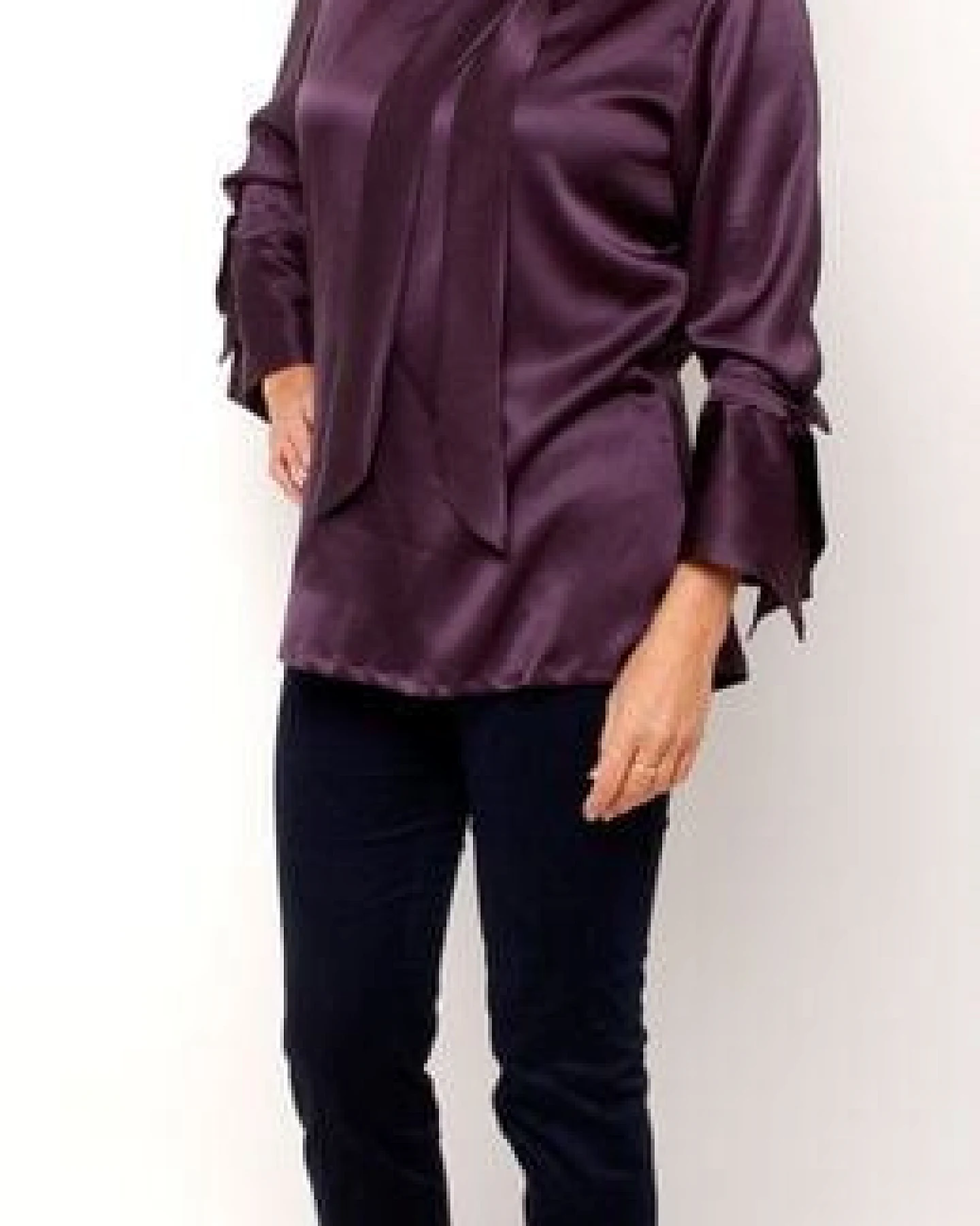 Peaces.bio - handbedruckte Biomode Edle Seidenschluppenbluse in Aubergine – Ansicht 4