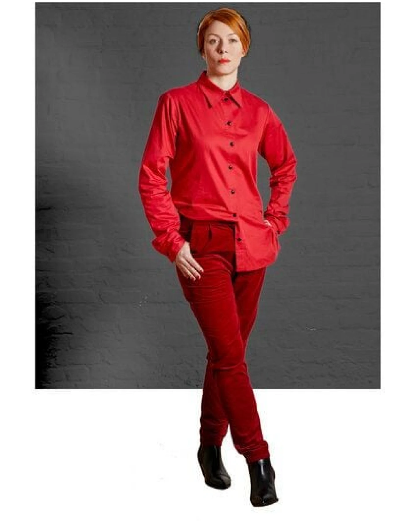 Sophia Schneider-Esleben Unisex Shirt Lui, Red - Unisex Hemd Damenhemd und Herrenhemd aus Bio-Baumwolle – Ansicht 3