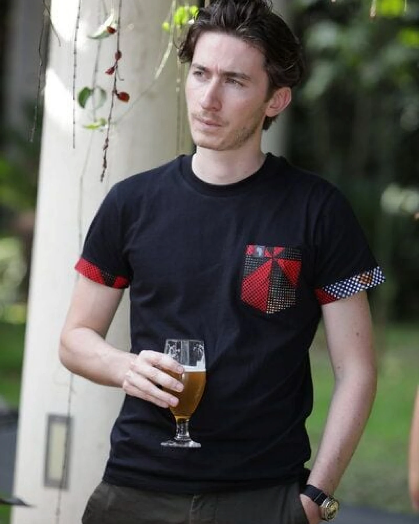 T-Shirt Africulture "Sunset" mit Brusttasche aus Westafrikanischem Kitengestoff – Ansicht 3