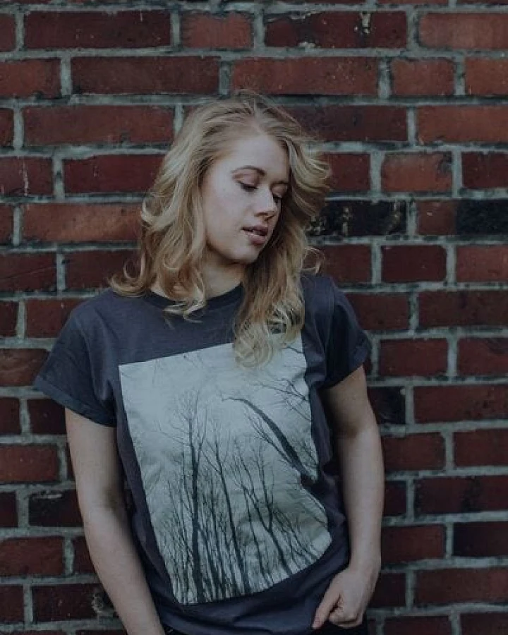 ilovemixtapes Frauen T-Shirt Wald Forest Hergestellt in Kenia - dunkelgrau / ILK02