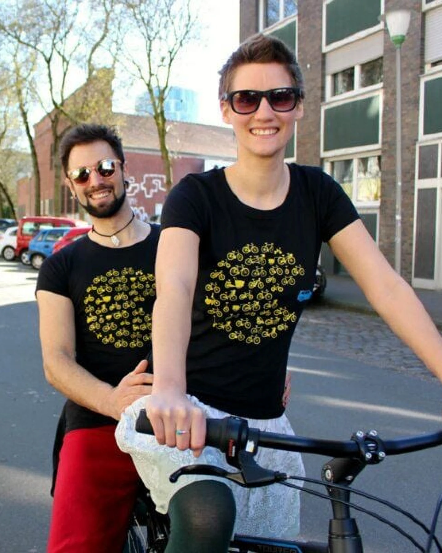 roots of compassion Fahrräder T-Shirt bio & fair & vegan - taillierter Schnitt - Fahrrad, critical mass – Ansicht 3