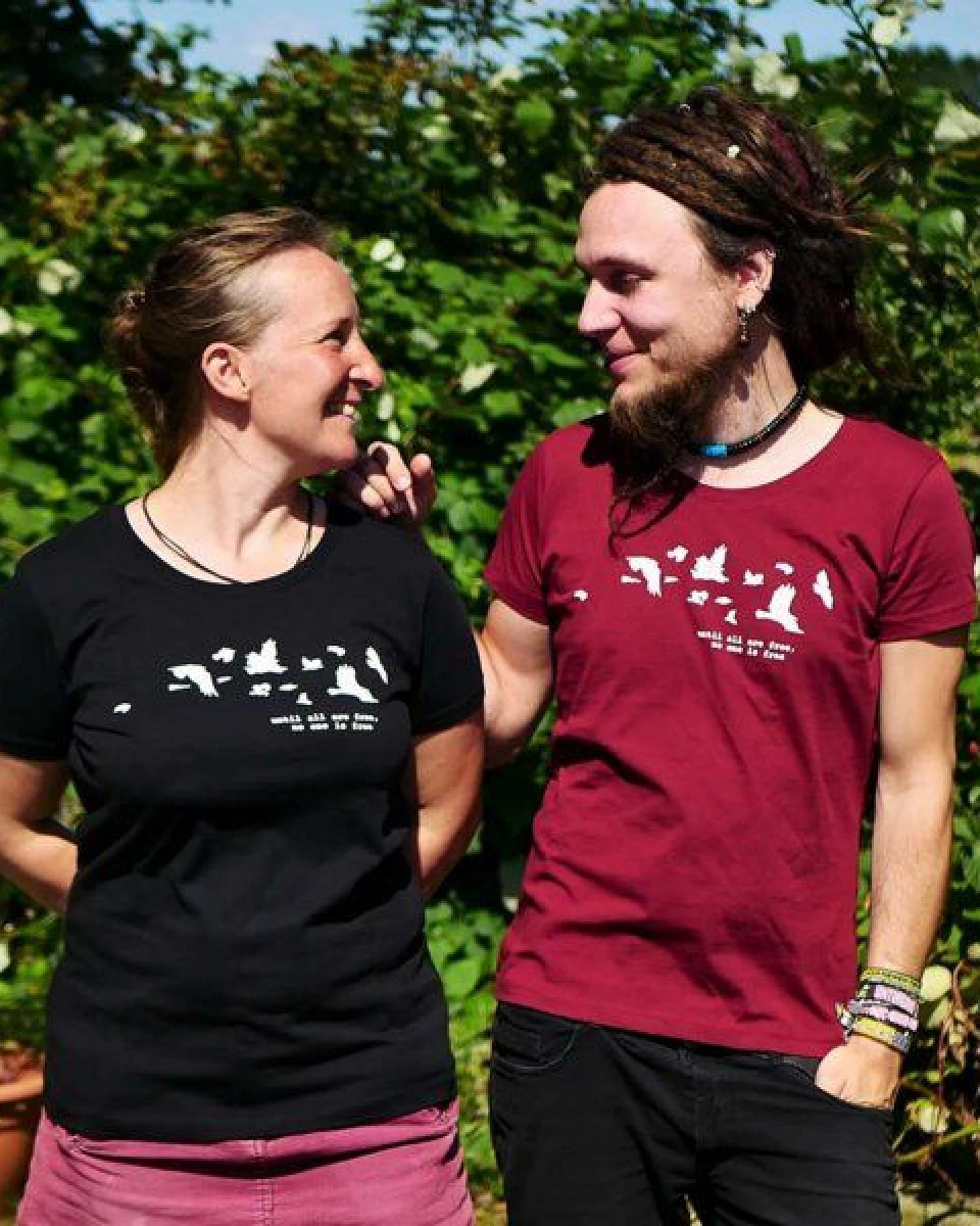 roots of compassion Until all are free Vögel Shirt bio & fair & vegan - gerader Schnitt – Ansicht 3