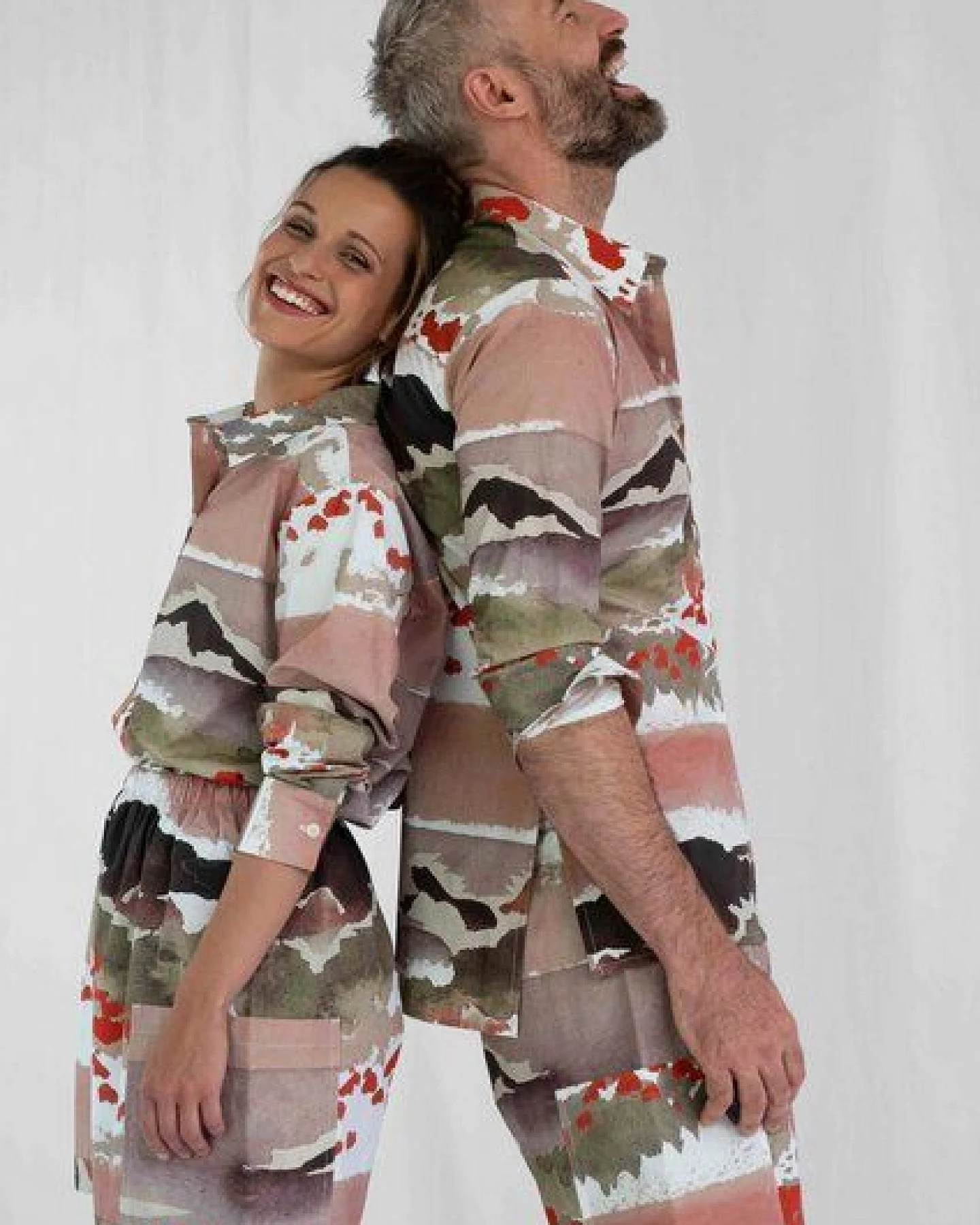 Sophia Schneider-Esleben Unisex Shirt Lui - Hemd aus Bio-Baumwolle – Ansicht 2