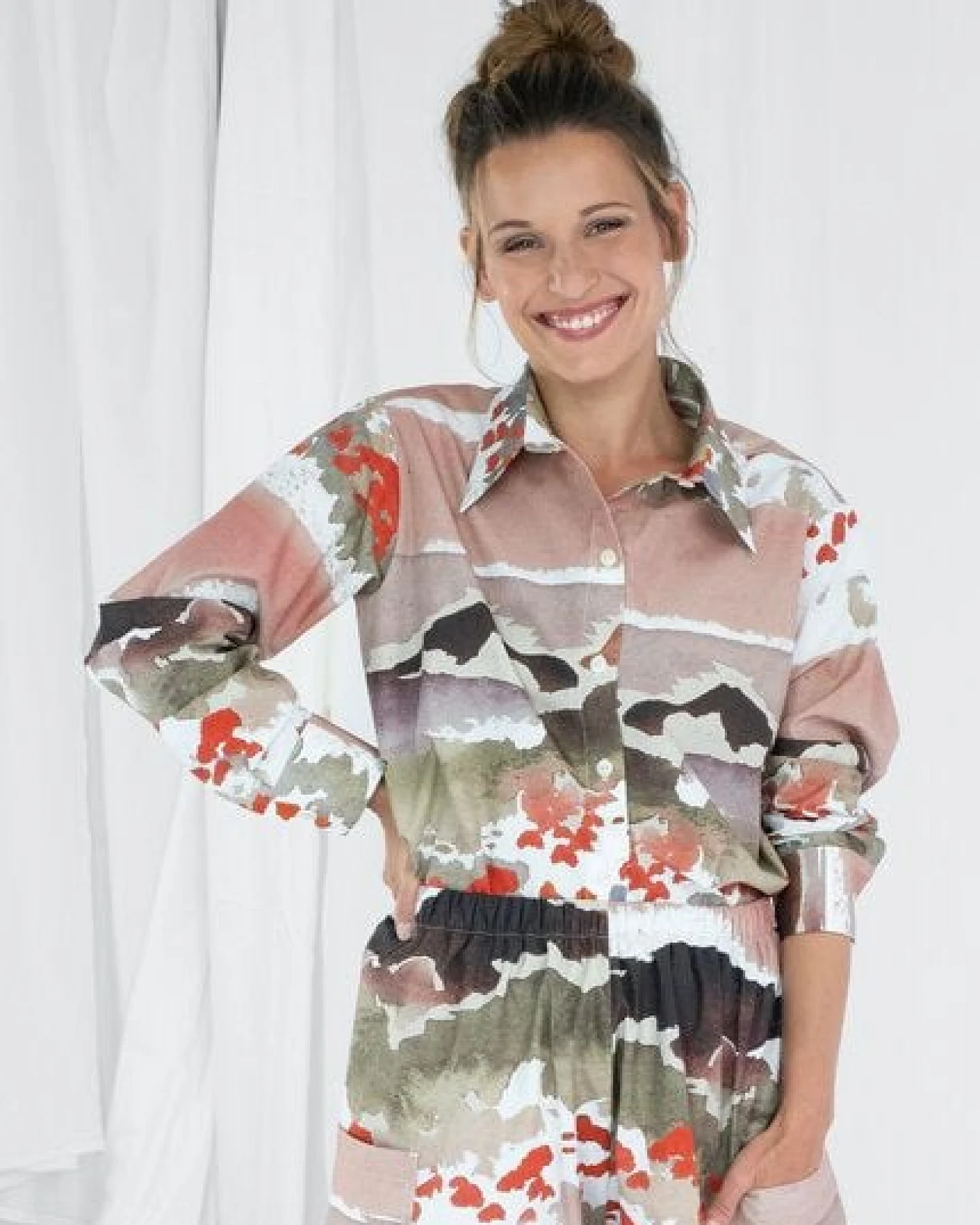 Sophia Schneider-Esleben Unisex Shirt Lui - Hemd aus Bio-Baumwolle – Ansicht 4