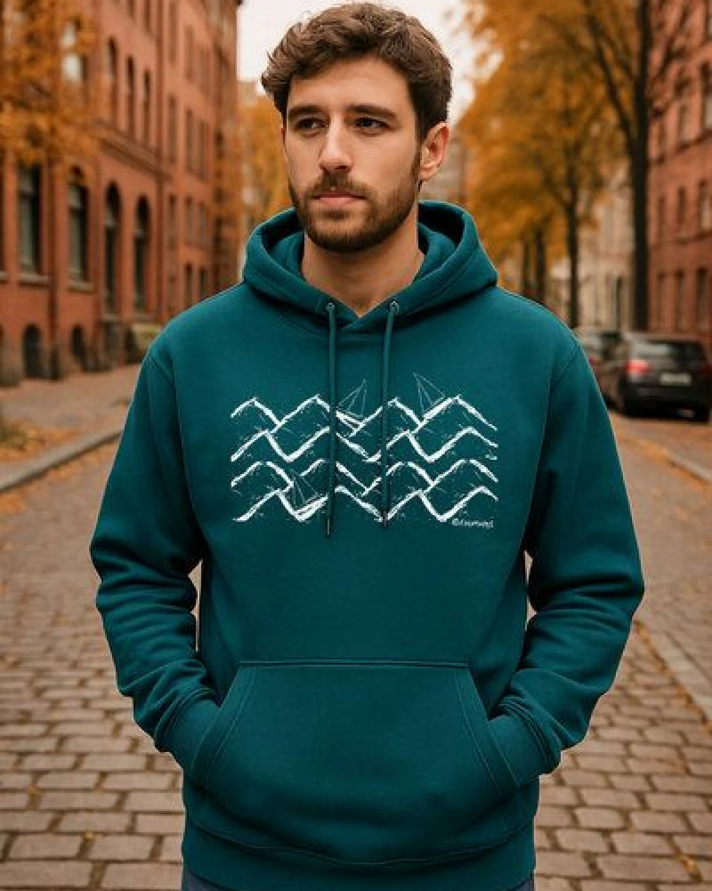 ilovemixtapes Nachhaltiger Bio Hoodie „Boats & Waves“ – Fairer Unisex Kapuzenpullover aus Bio-Baumwolle – Ansicht 3