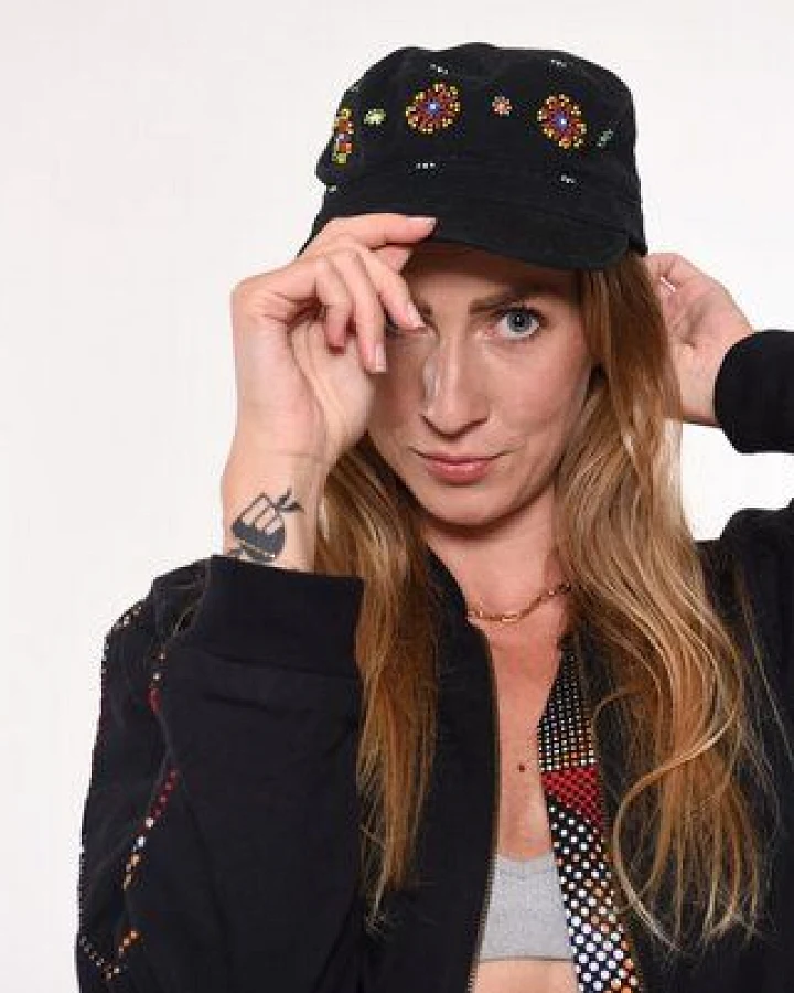 Africulture Army Caps aus Baumwolle handbestickt von Maasai Frauengruppe, Fairtrade