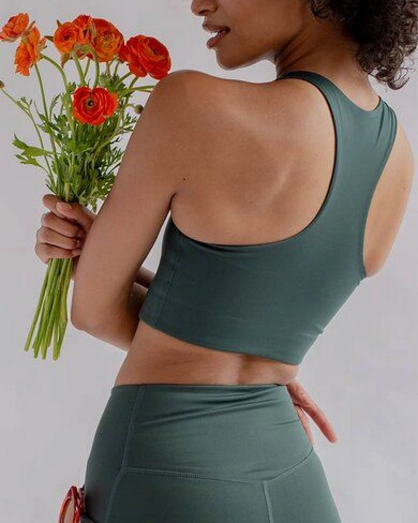 Girlfriend Collective Damen Yoga-BH-Top „Paloma" aus recycelten Plastikflaschen – Ansicht 2