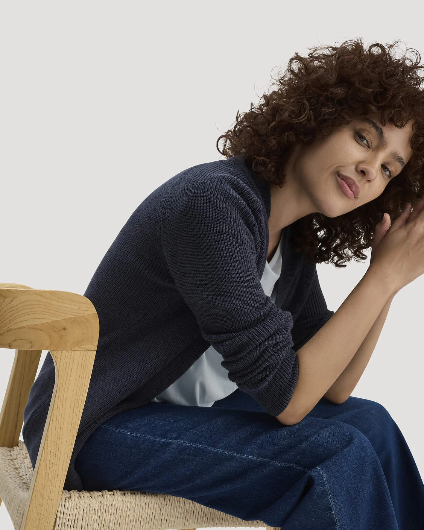 hessnatur Damen Strick Jacke Regular aus Bio-Baumwolle - blau - Größe L – Ansicht 4
