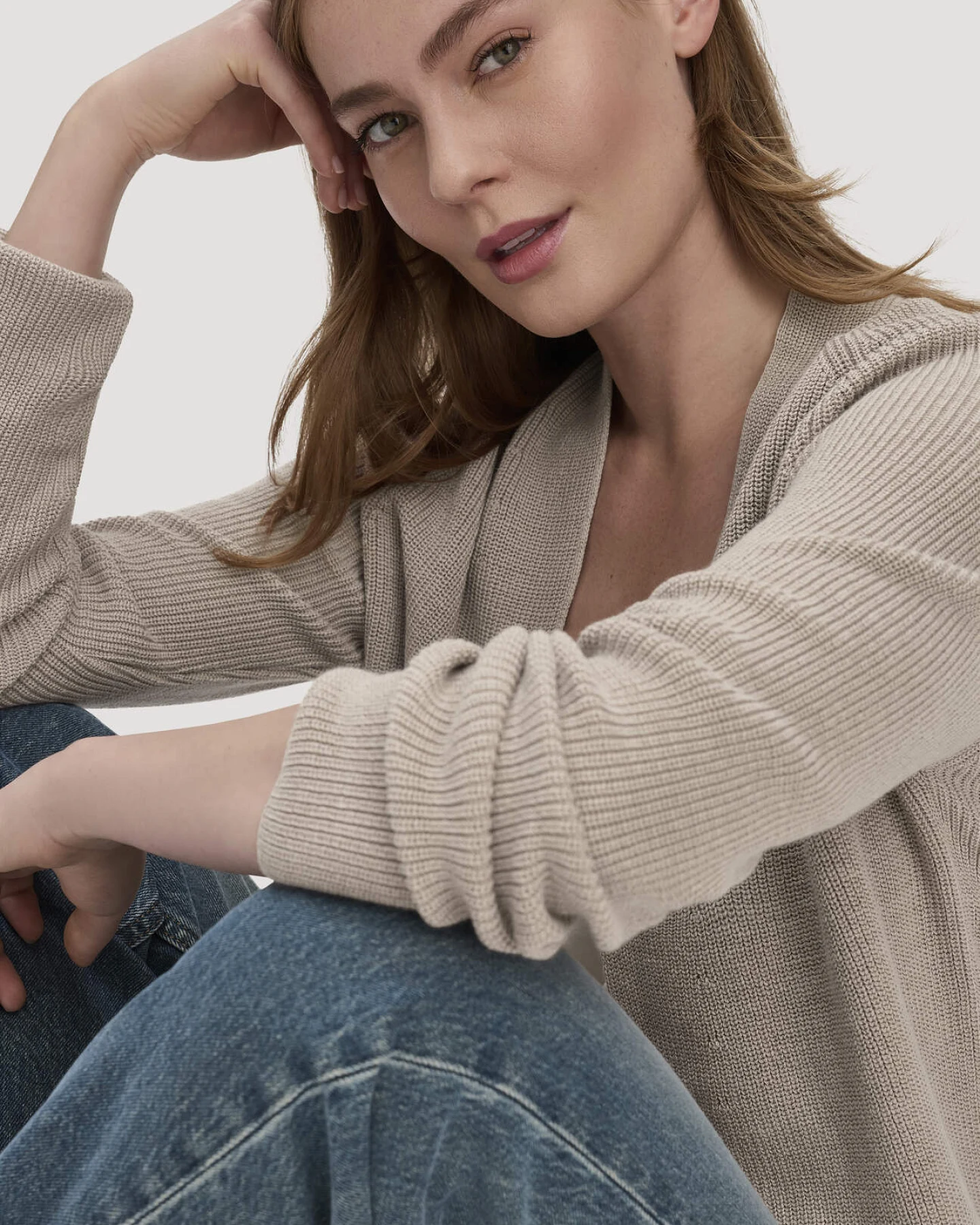 hessnatur Damen Strick Jacke Regular aus Bio-Baumwolle - beige - Größe S – Ansicht 4