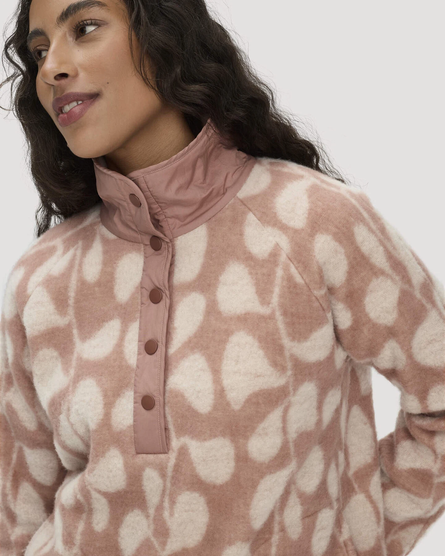 hessnatur Damen Wollfleece Troyer Relaxed aus Bio-Merinowolle mit Bio-Baumwolle - rosa - Größe L – Ansicht 4