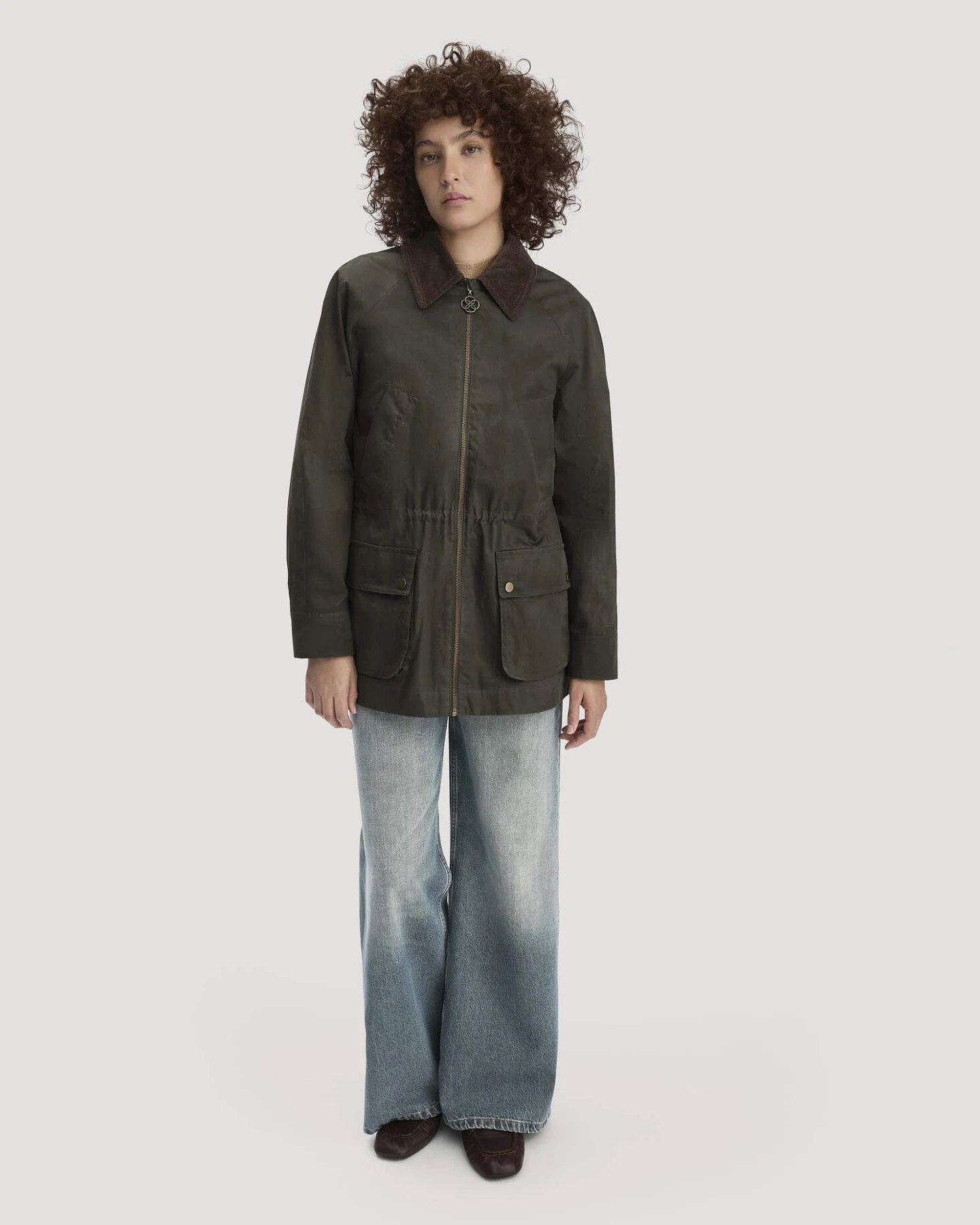 hessnatur Damen Wachsjacke Regular aus Bio-Baumwolle - grün - Größe 34 – Ansicht 2
