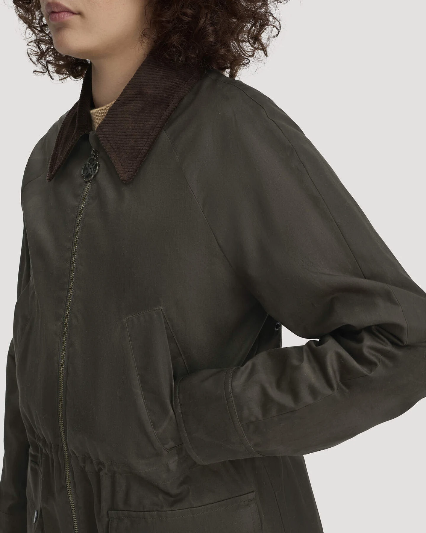 hessnatur Damen Wachsjacke Regular aus Bio-Baumwolle - grün - Größe 48 – Ansicht 4