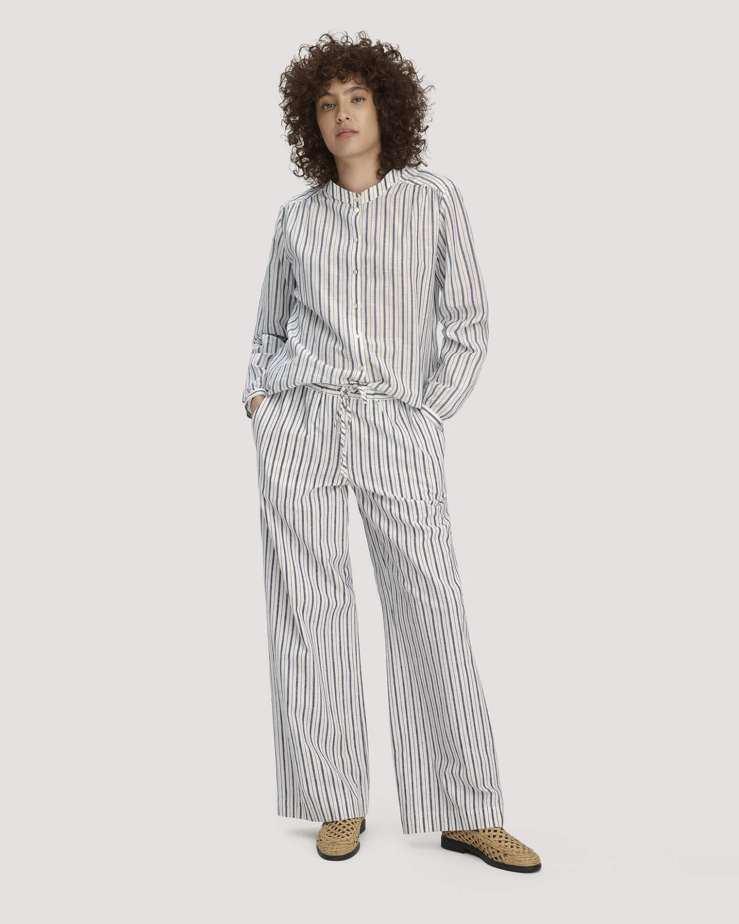 hessnatur Damen Streifen Bluse Relaxed aus Bio-Baumwolle mit Leinen - weiß - Größe 46 – Ansicht 2