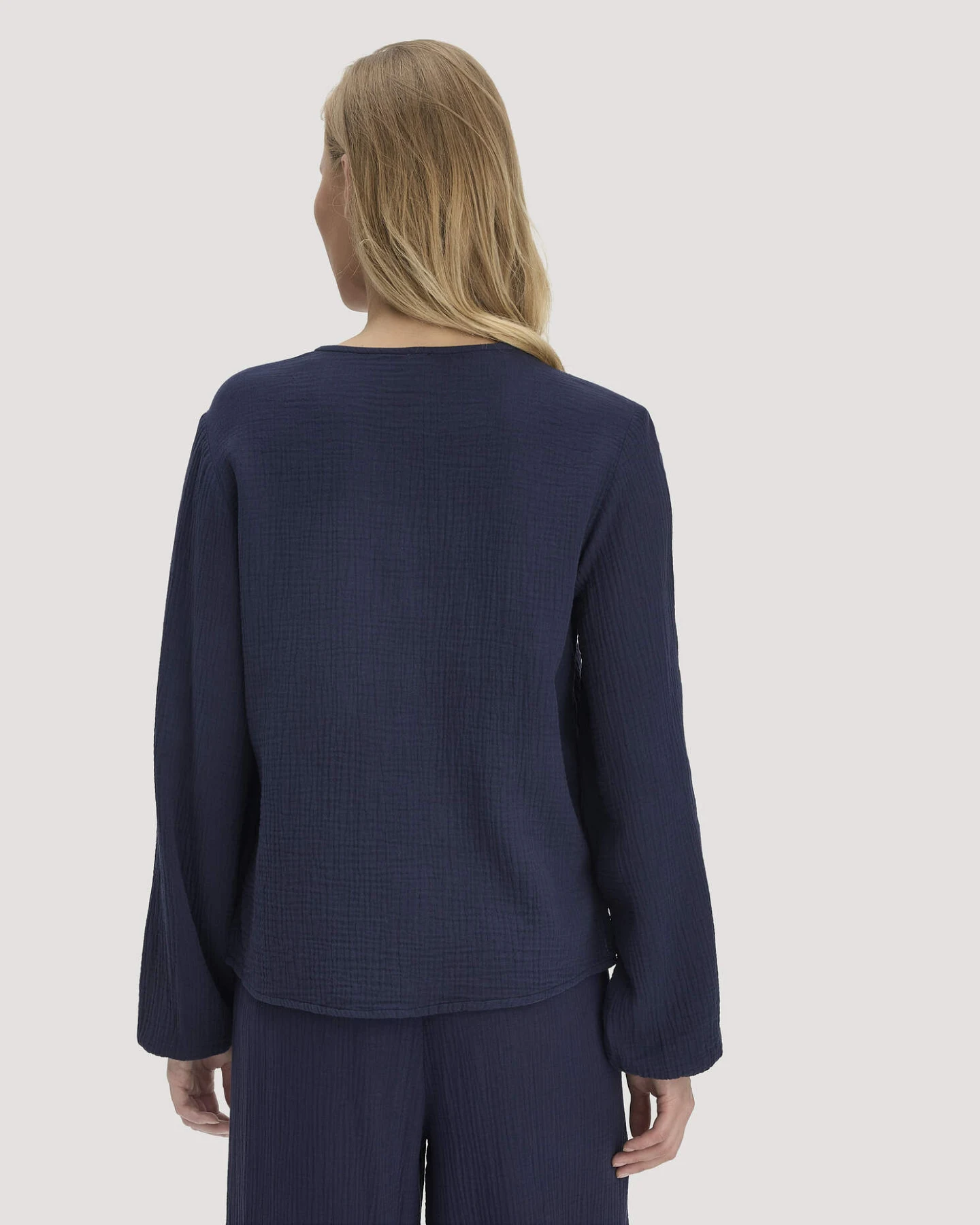 hessnatur Damen Musselin Bluse Relaxed aus Bio-Baumwolle - blau - Größe 44 – Ansicht 3