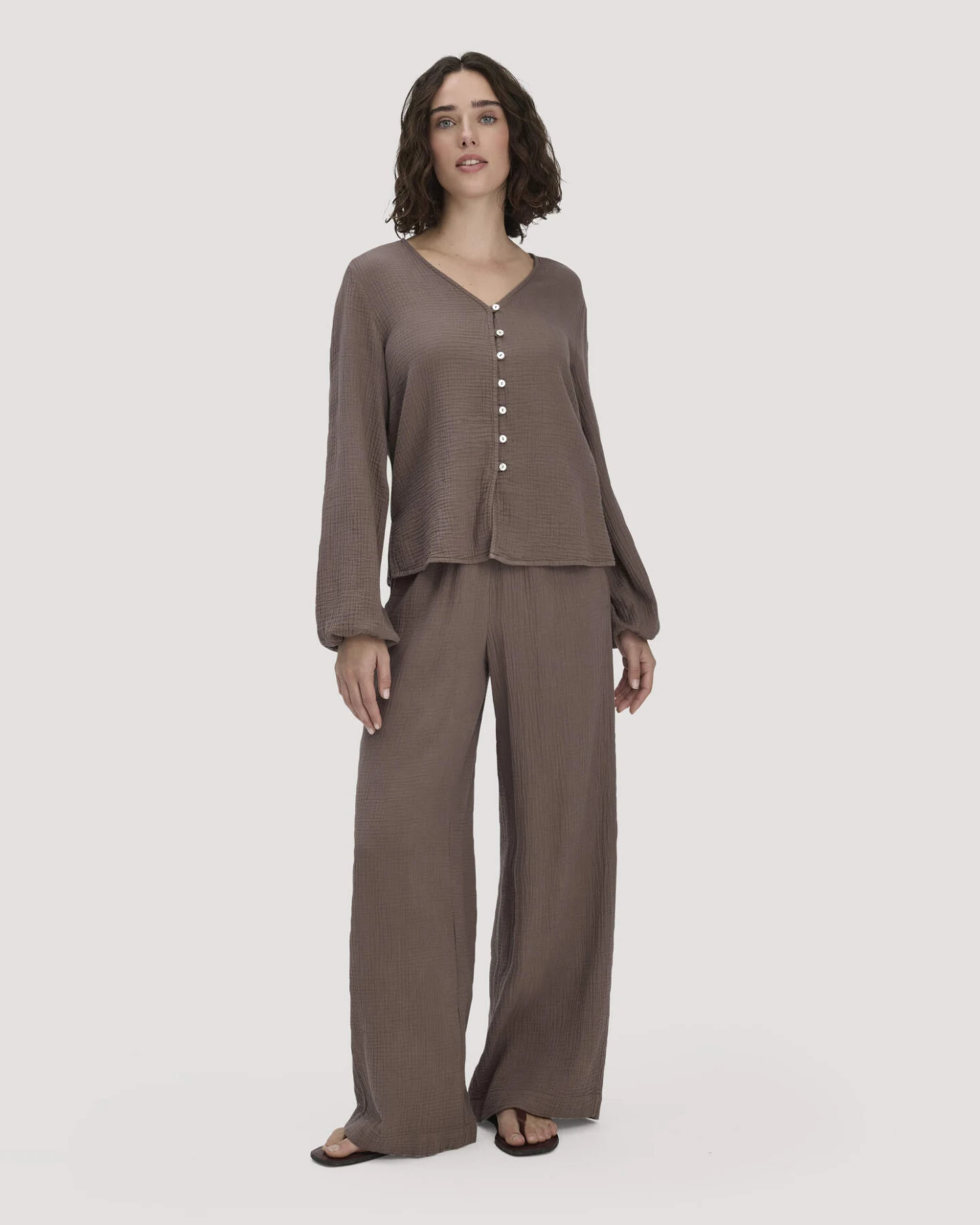hessnatur Damen Musselin Bluse Relaxed aus Bio-Baumwolle - braun - Größe 34 – Ansicht 2